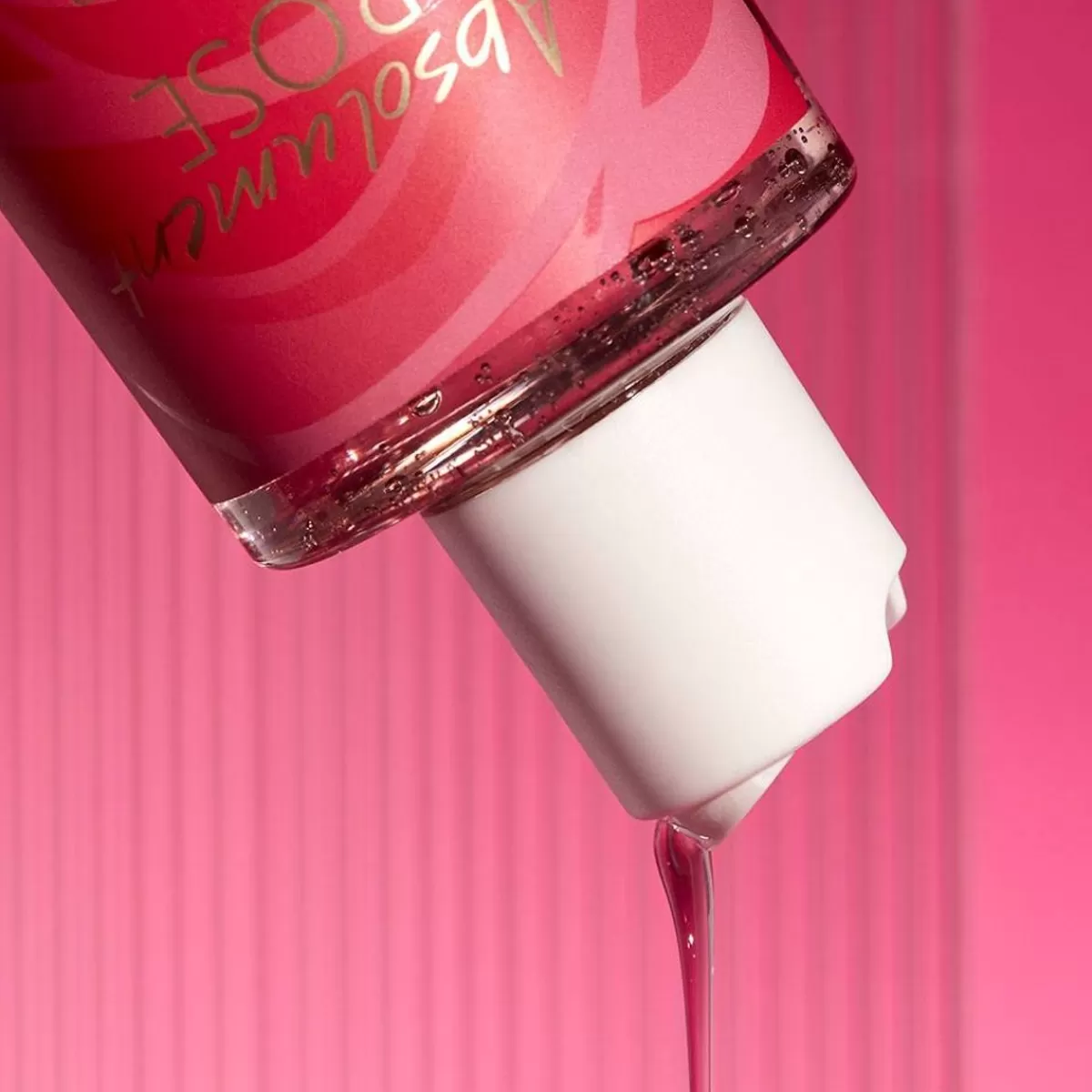 Adorez la Douceur d'un Nettoyant Visage Infusé à la Rose Absolue - Éclat Radieux Garanti

(：