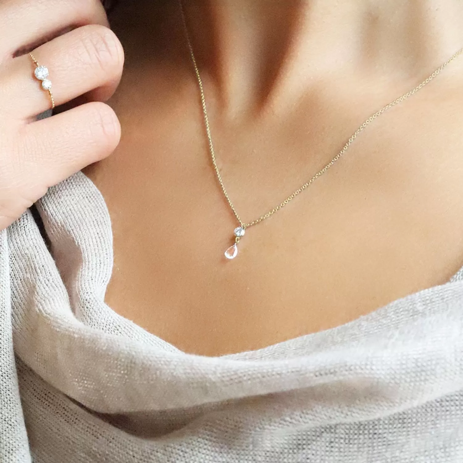 Collier Alkemistry Aria en or 18 carats - Pendentif poire serti d'une rose et de brillants, élégance intemporelle à prix doux