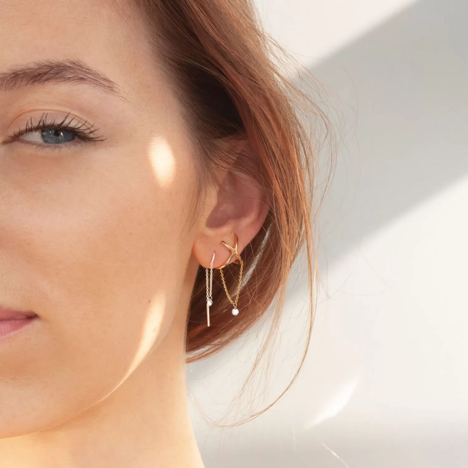 Boucles d'Oreilles Alkemistry Aria – Élégance intemporelle en or 18 carats avec diamant perforé de 0.08 ct (Paire) – Disponible en ligne