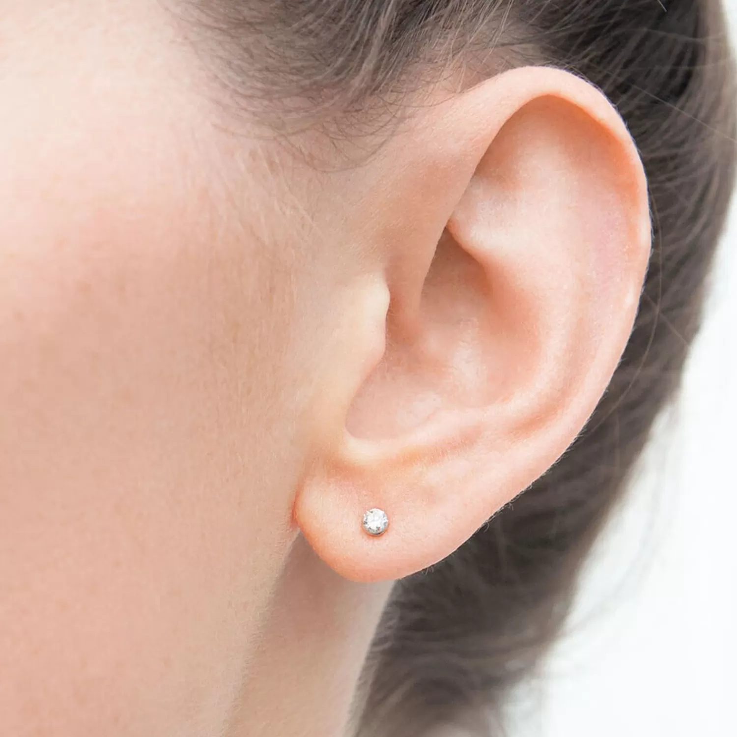 Boucles d'oreilles Alkemistry Aria en or 18 carats - Sertissage invisible avec diamants percés 0,08 ct (Paire) - Création joaillerie exclusive