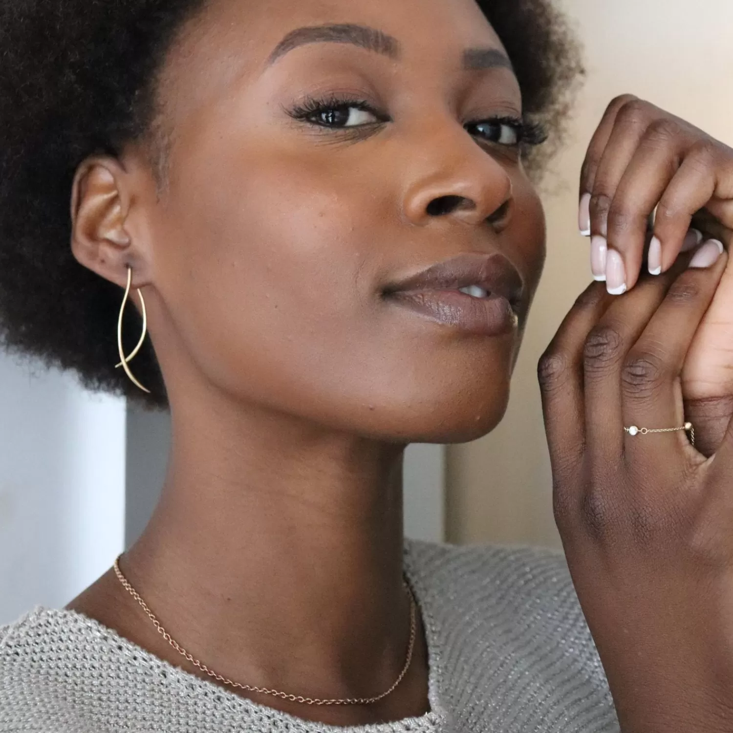 Élégantes boucles d'oreilles fil-à-fil « Grande Vague » en or 18 carats - Collection Alkemistry Aria | Promotion éclair sur cette paire exclusive