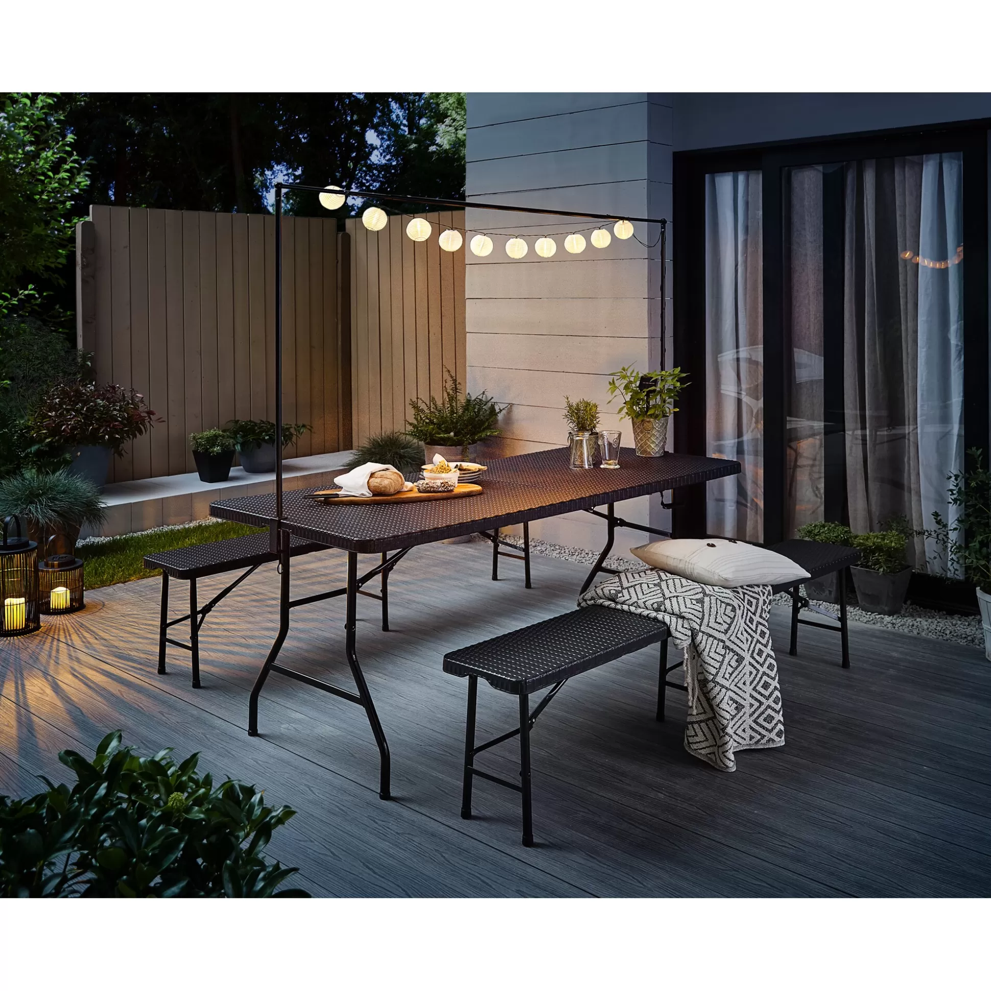 Ensemble Jardin 3 Pièces Genialo - Style Rotin pour Moments Conviviaux 

Mobilier d'extérieur élégant avec revêtement texturé type rotin, parfait pour les apéros entre amis ou les dîners en plein air. Résine tressée ultra-résistante aux intempéries.