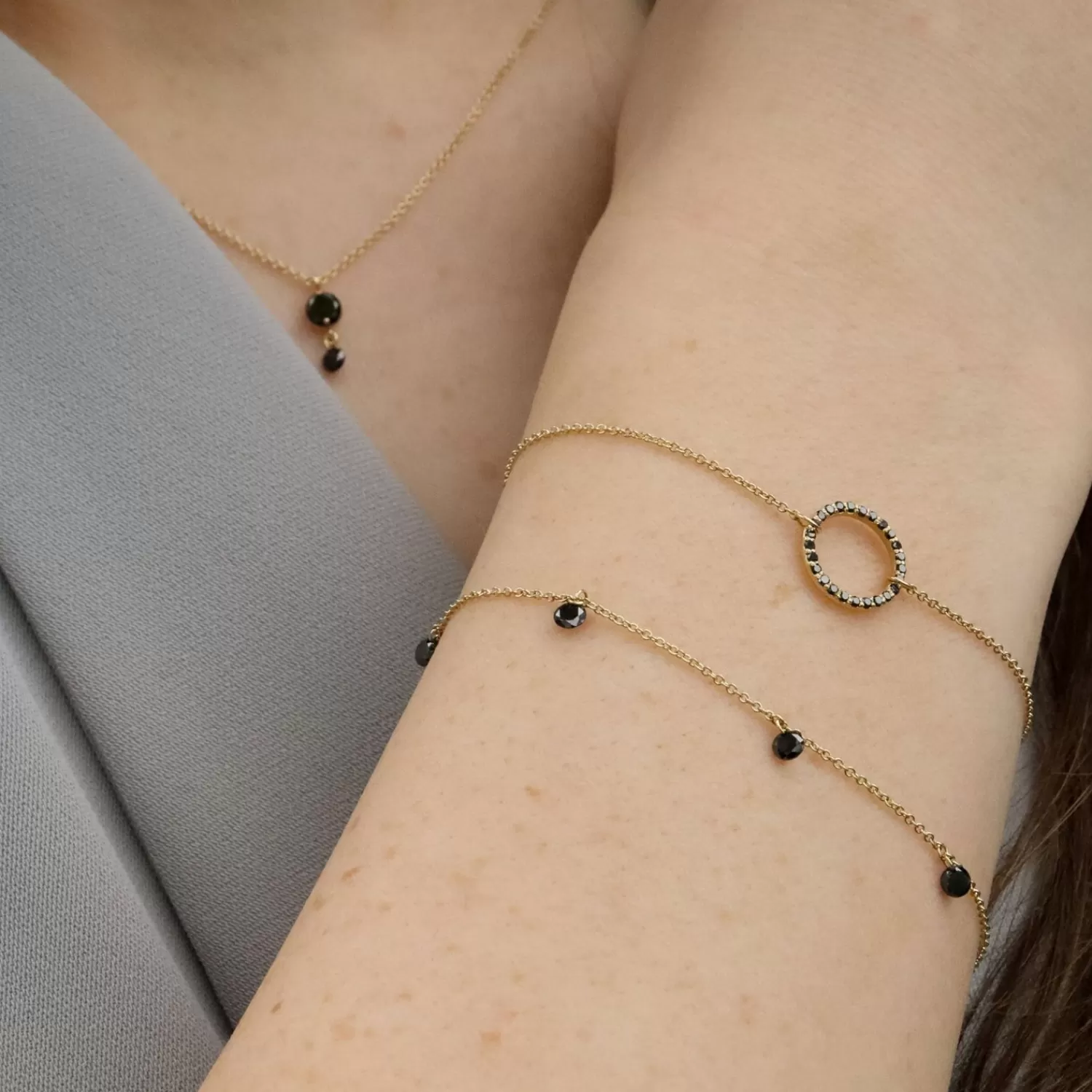 Bracelet en Or 18 Carats avec 5 Diamants Noirs Perlés - Collection Alkemistry Black Magic, Élégance Intemporelle à Prix Attractif