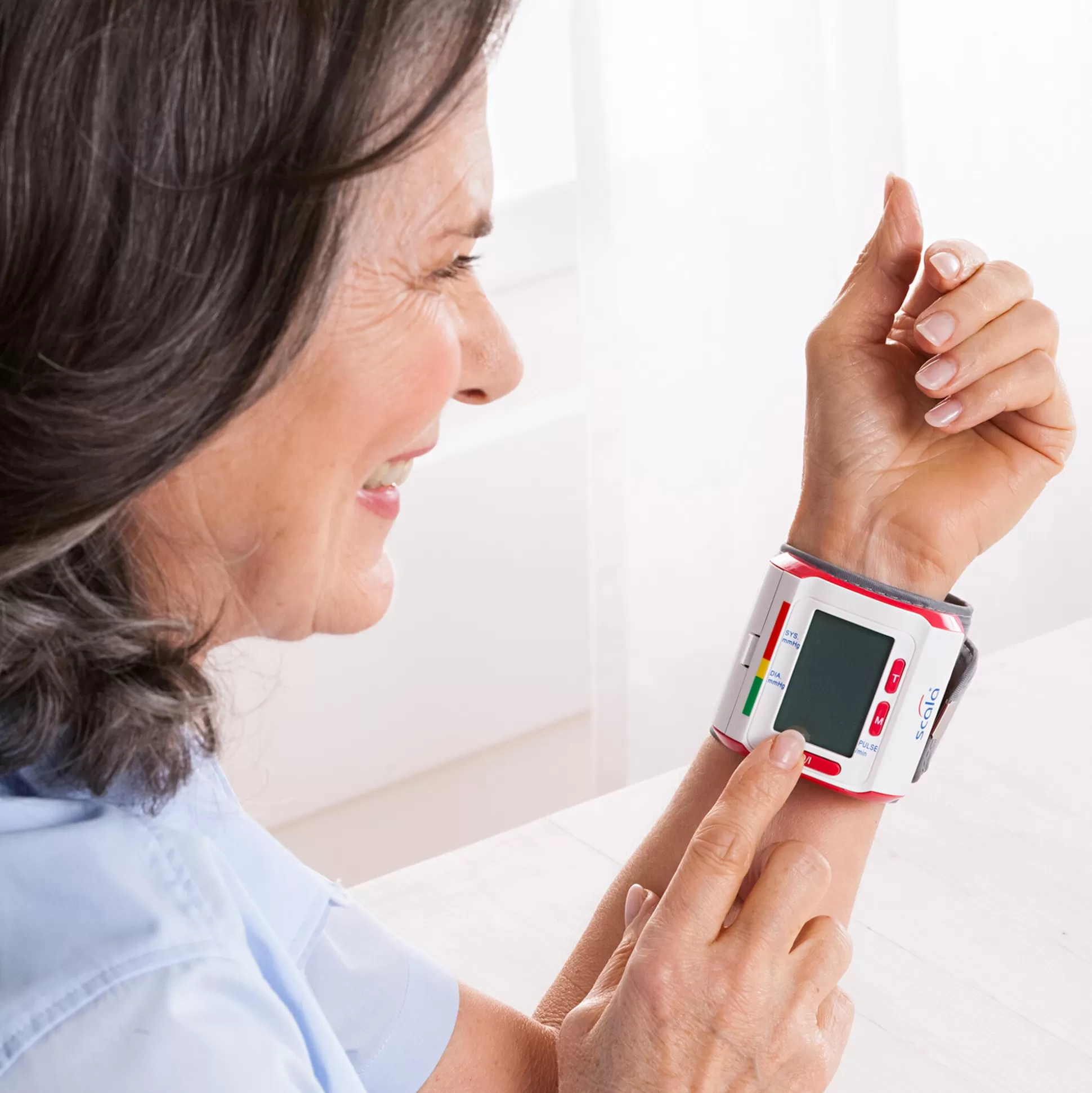 Tensiomètre Électronique SCALA Pro SC-6400 - Appareil de Mesure de Précision pour Surveillance Cardiovasculaire à Domicile
