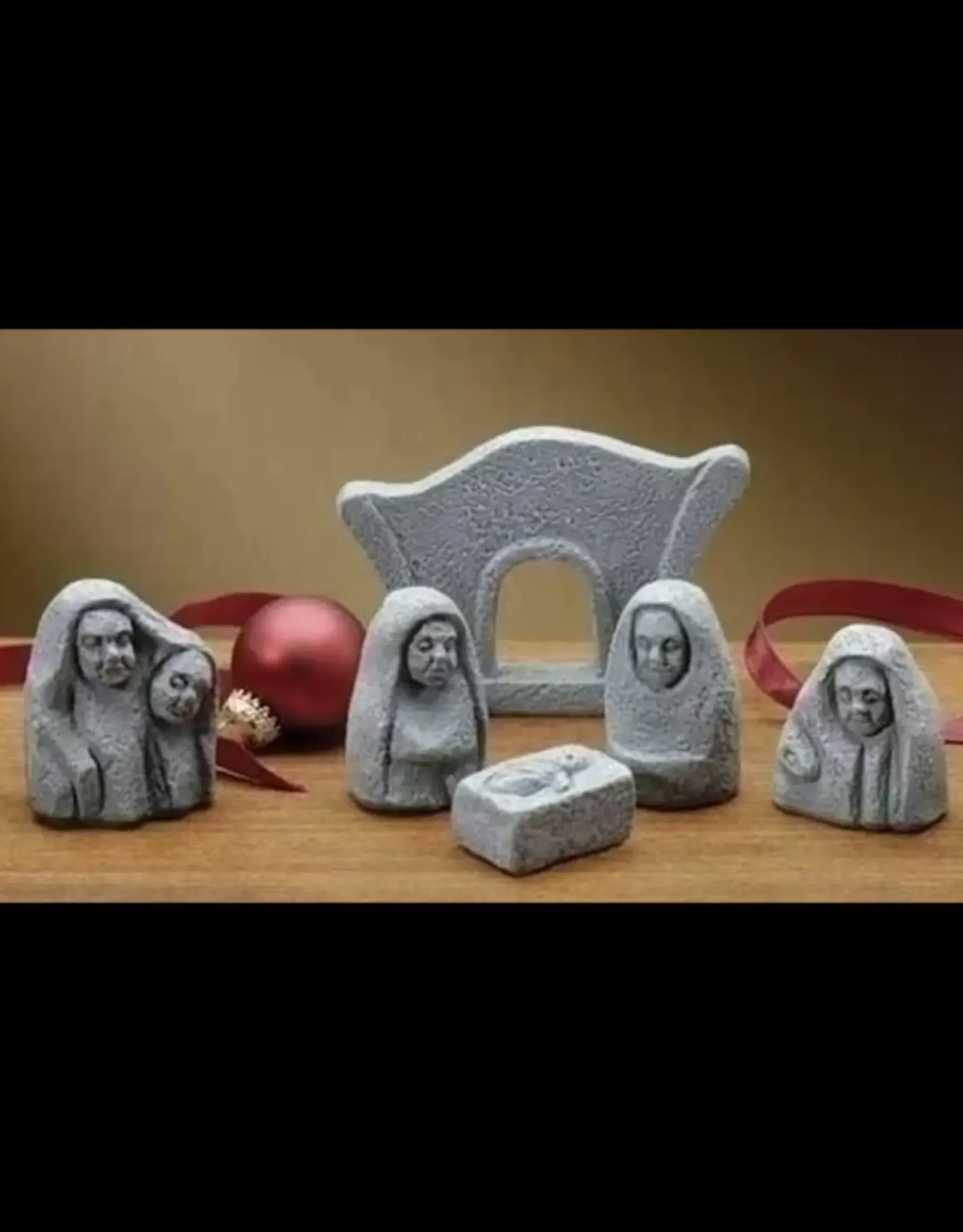 Crèche Artisanale Style Romain – Composition Celtique en 6 Pièces pour une Décoration de Noël Intemporelle