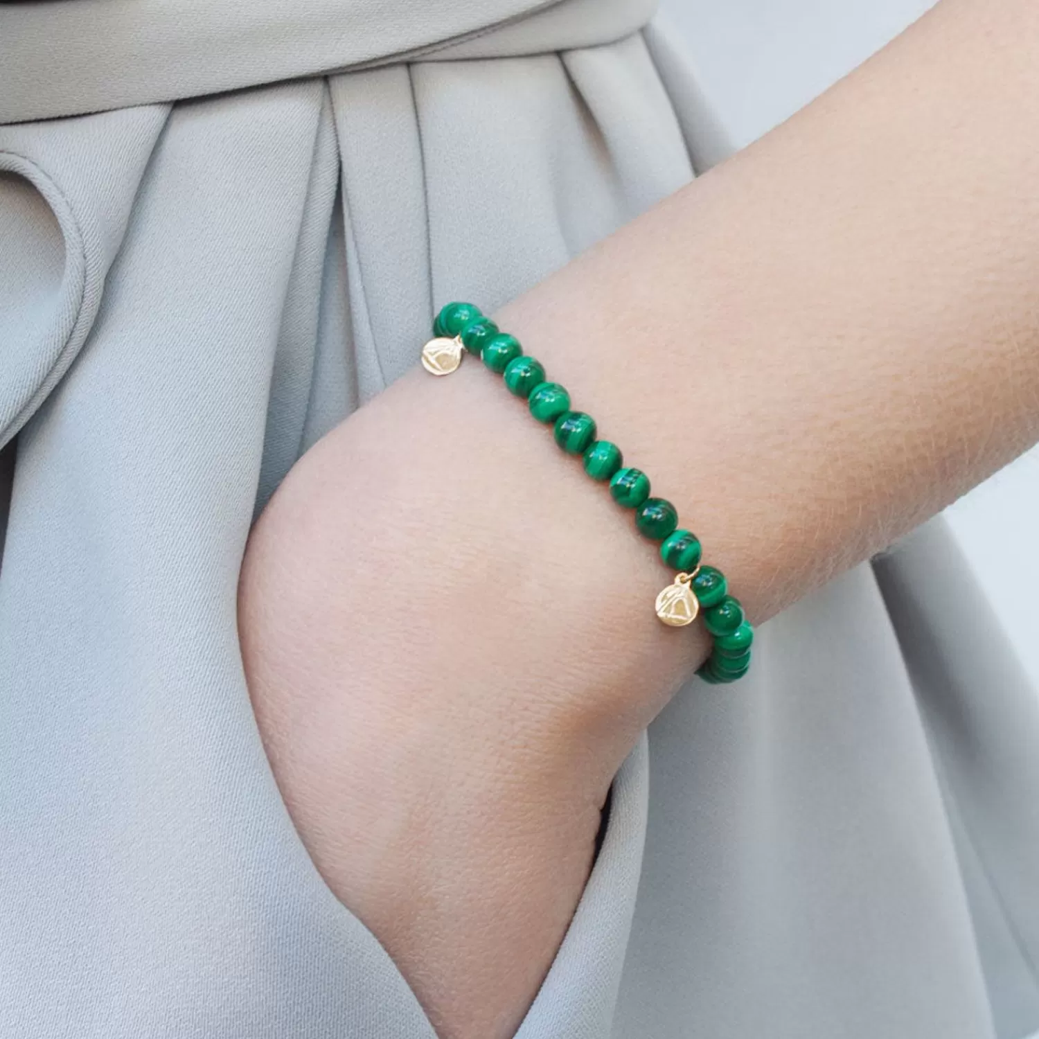 Bracelet Alkemistry Cinta en or 18 carats serti de perles de malachite • Collection exclusive en édition limitée