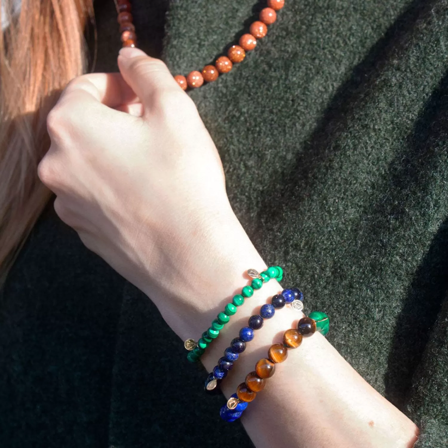 Bracelet Alkemistry Cinta en or 18 carats serti de perles de malachite • Collection exclusive en édition limitée