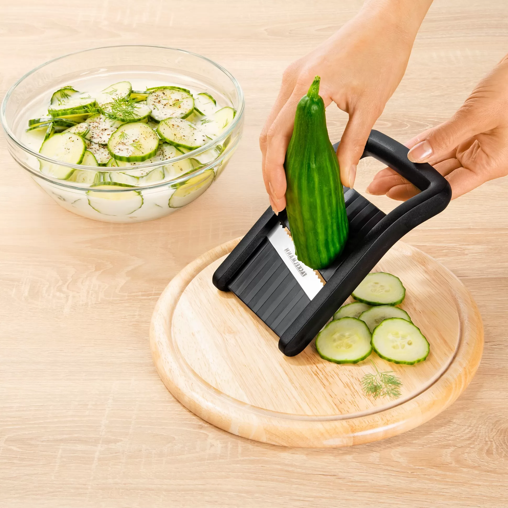 FACKELMANN - Râpe Compacte Multifonction pour Légumes - Lames Ultra-Affûtées • Idéale pour une Découpe Rapide et Précise • Design Ergonomique avec Sécurité Intégrée