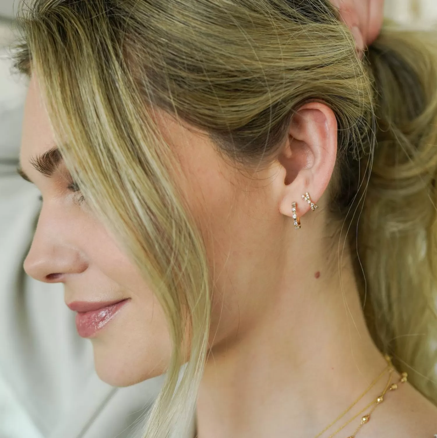 Boucles d'oreilles cercles Ava Bea • Diamants étoilés sur or 14 carats • Création exclusive Dana Rebecca Alkemistry