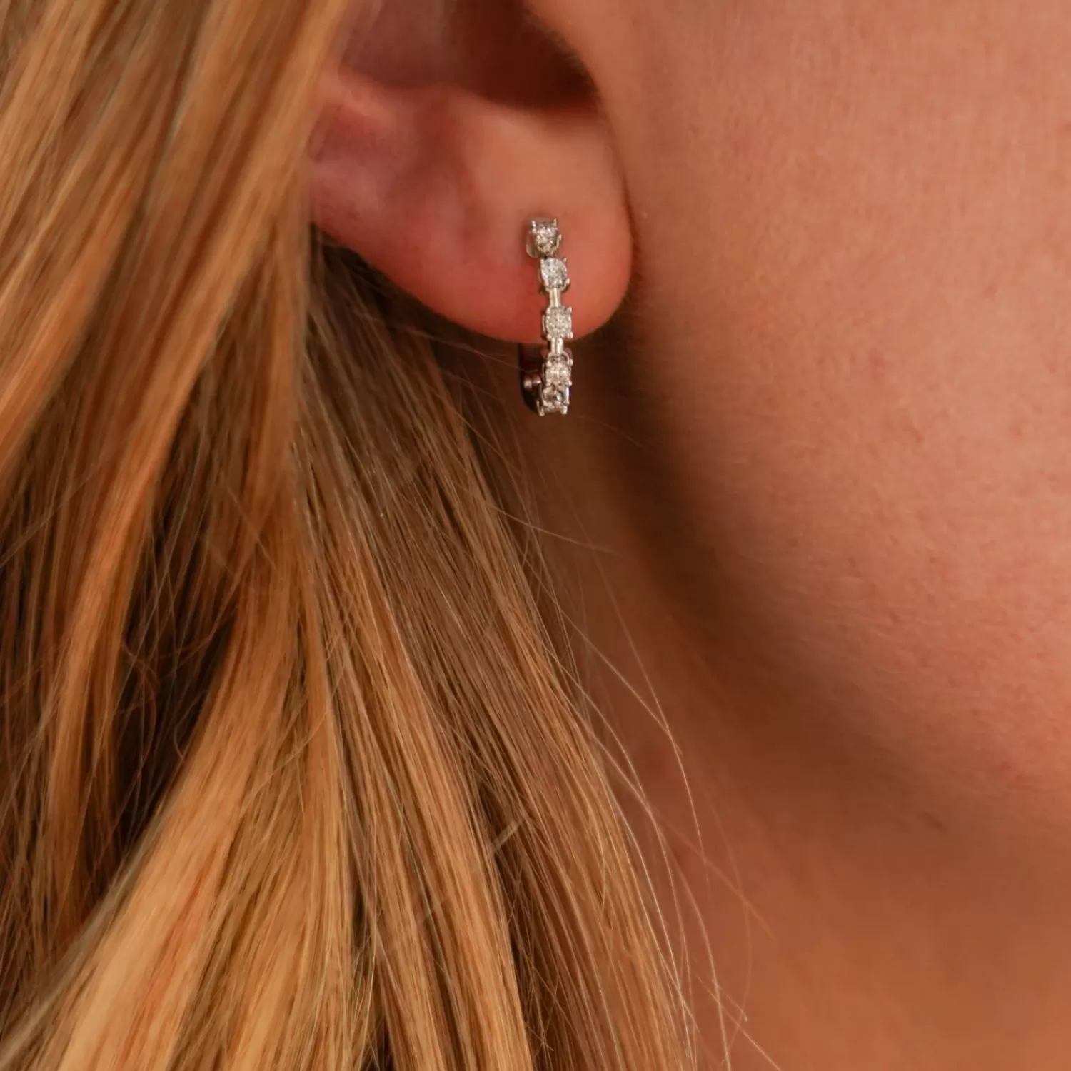 Boucles d'oreilles ajourées Ava Bea en or 14 carats avec diamants - Collection Dana Rebecca par Alkemistry (Paire)
