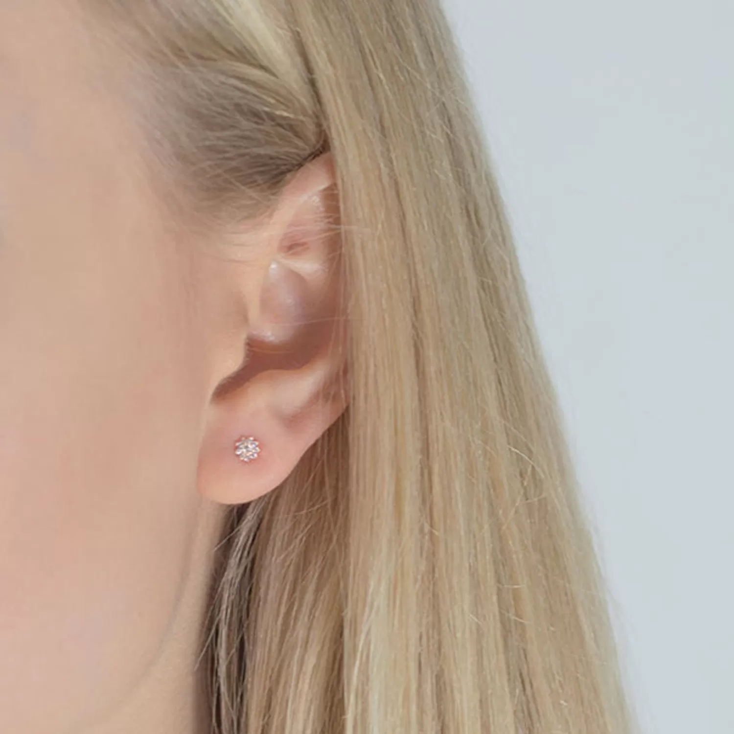 Boucles d'oreilles clous Jennifer Yamia en or 14K - Éclat étoilé de diamants, création raffinée Alkemistry Dana Rebecca (Paire)