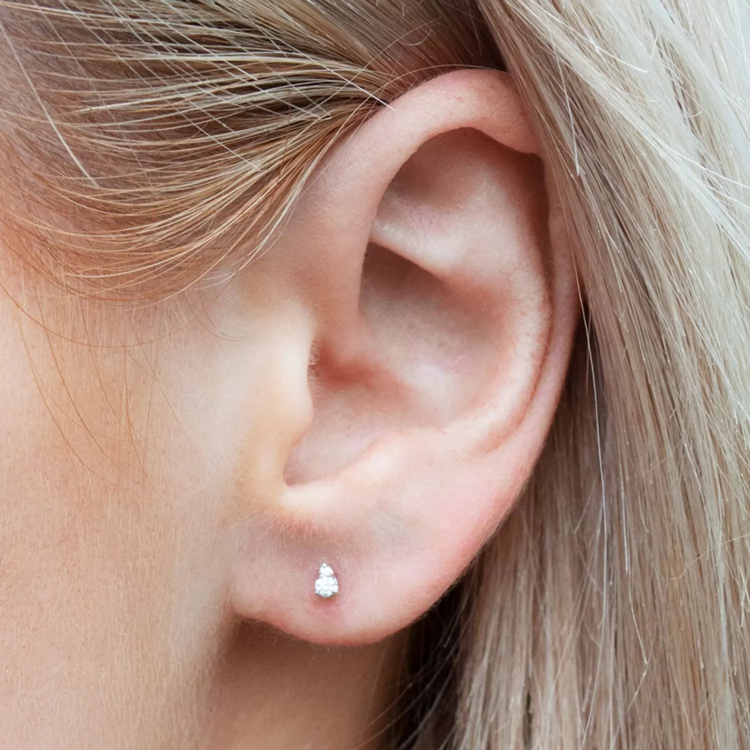 Boucles d'oreilles clous diamant poire Sophia Ryan - Or 14 carats par Alkemistry Dana Rebecca | Édition exclusive paire 

(Note: J'ai restructuré la formulation pour une lecture plus naturelle en français, utilisé des termes courants en joaillerie comme 