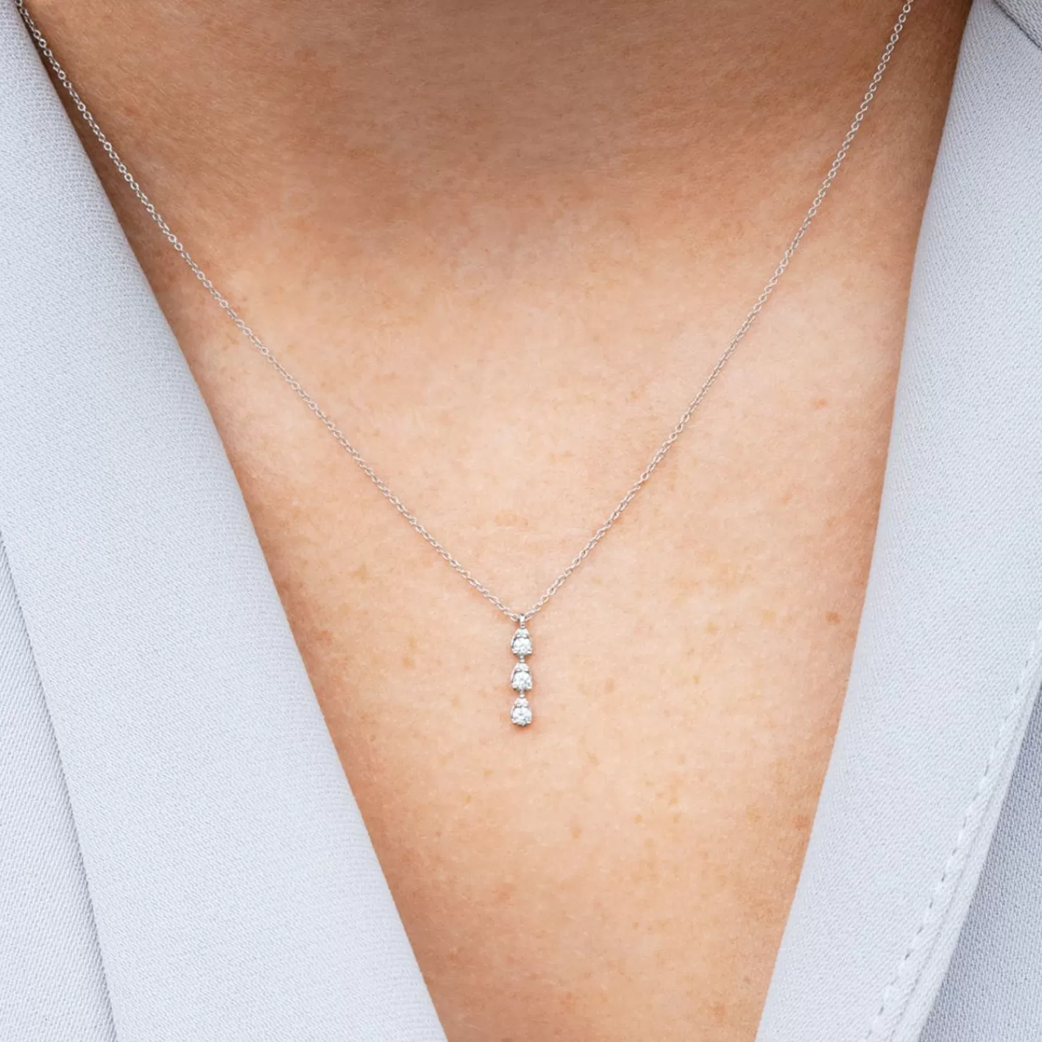 Collier Trio Diamants Goutte Sophie Ryan en Or 14 Carats – Collection Exclusive Alkemistry Dana Rebecca | Profitez de notre promotion éphémère sur cette pièce unique