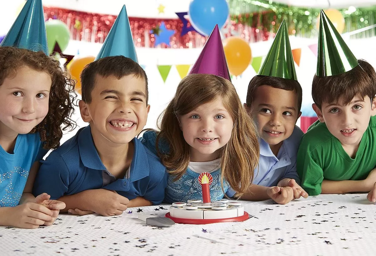 Jouet Éducatif Melissa & Doug : Gâteau d'Anniversaire Enfant - Idée Cadeau Parfaite en Promotion Limitée