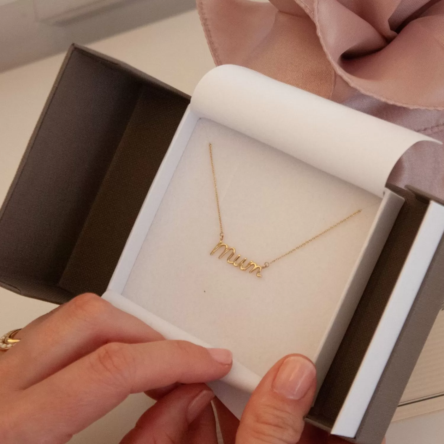 Collier Élégant Maman en Or 18K - Pendentif Grande Taille Édition Alkemistry - Promotion Exclusive sur les Bijoux de Luxe
