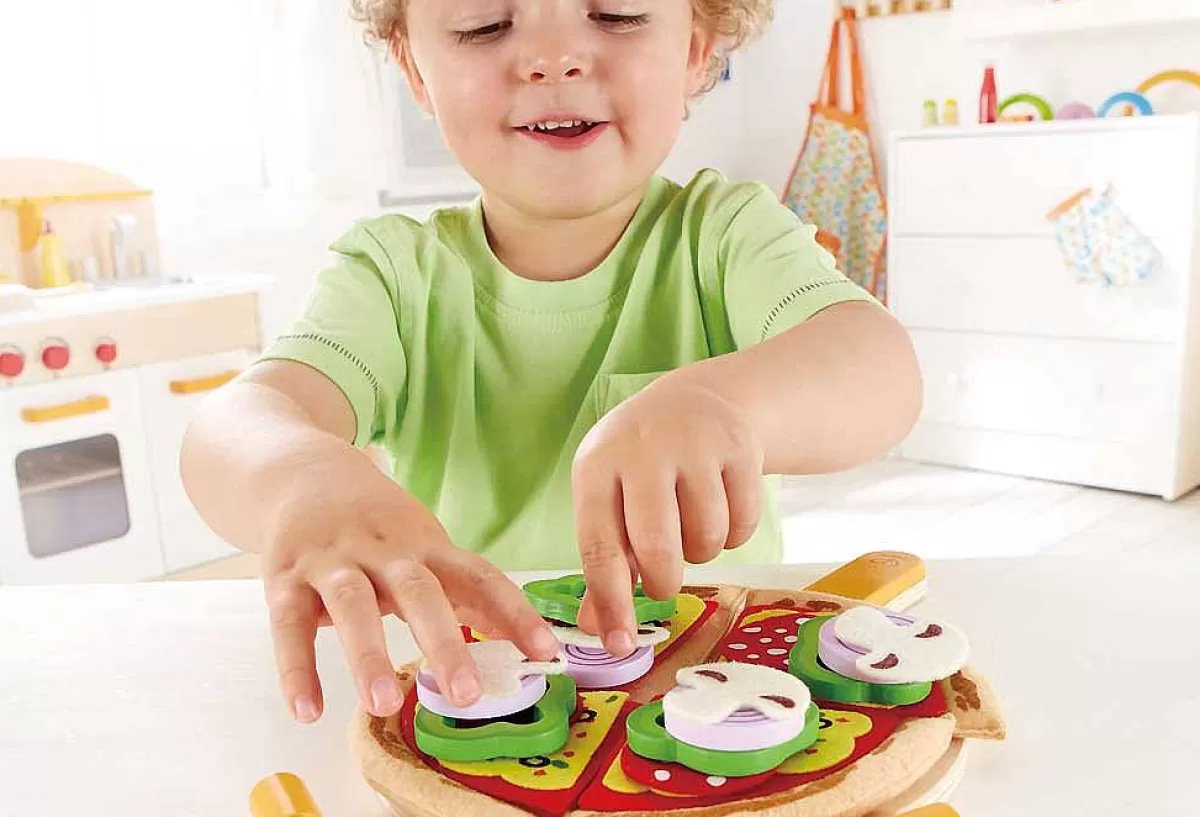 Pizza Créative en Bois et Tissu HAPE - Jouet Éducatif pour Enfants 2 Ans et Plus 

Jouet d'Imagination Pizza Gourmande - HAPE Jeu en Bois Naturel et Tissu Doux 

Pizza d'Éveil Sensoriel - Ensemble de Jeu en Matériaux Écologiques pour Tout-Petits