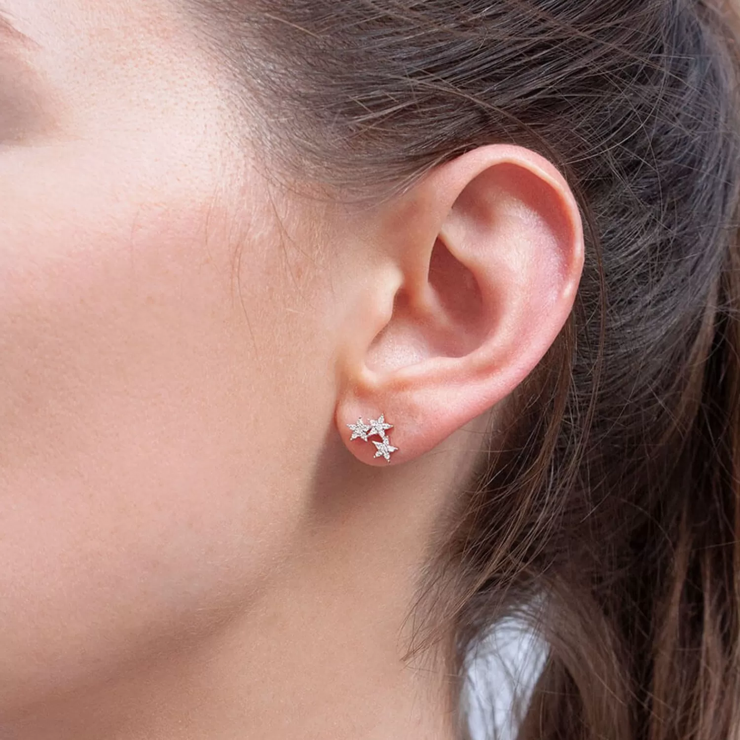 Boucles d'oreilles étoiles triples en or rose 14K avec diamants - Modèle Kismet d'Alkemistry (Collection Milka) - Pièce unique en promotion exceptionnelle