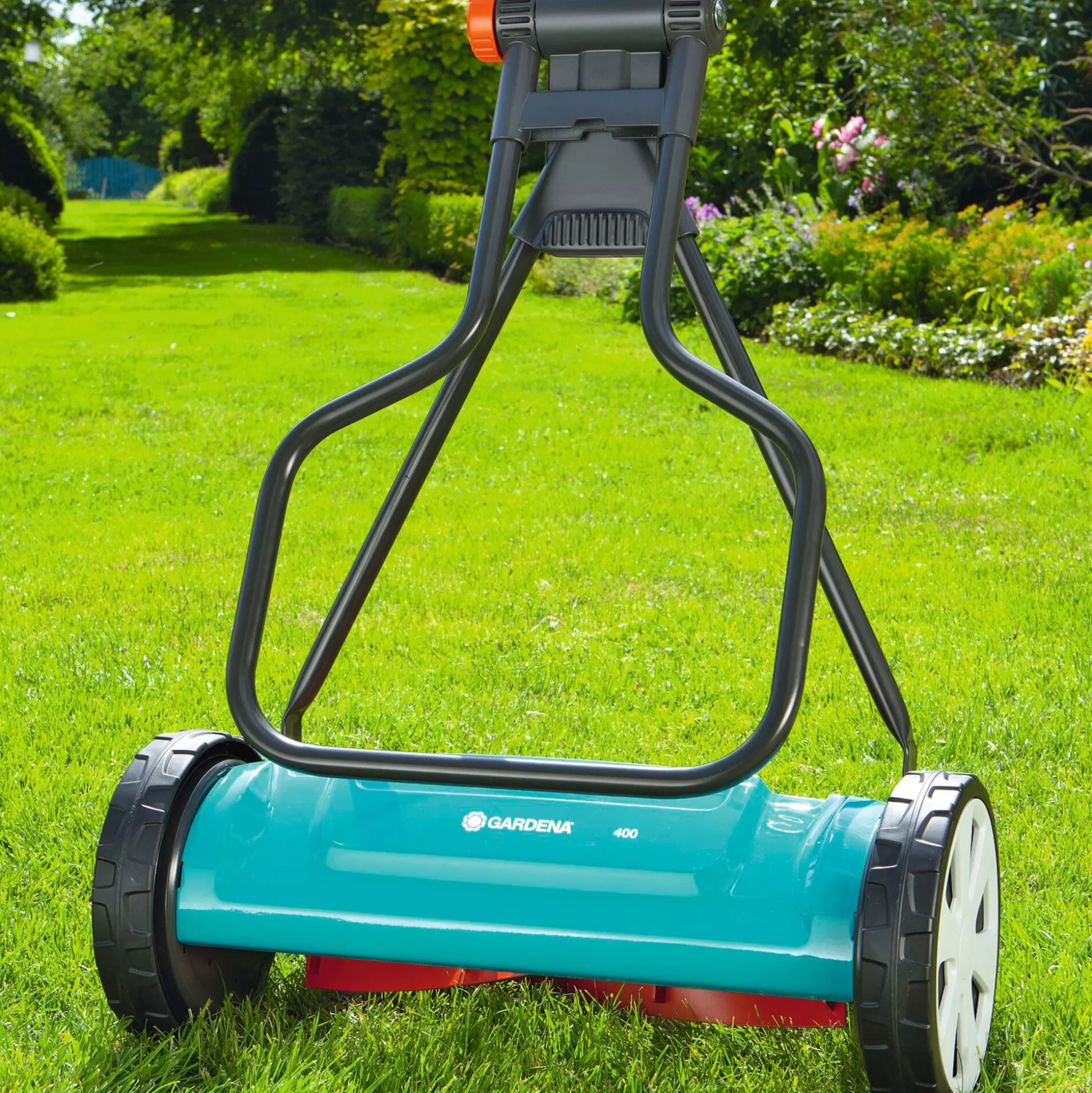 Tondeuse à Gazon Gardena Classic 400 : Coupe de Précision et Design Ergonomique pour un Jardin Irréprochable