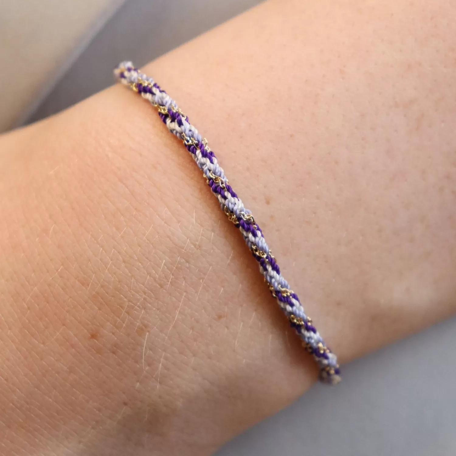 Bracelet Artisanal Alkemistry Kumachi - Chaîne Entrelacée Or 18K Nuances Violettes