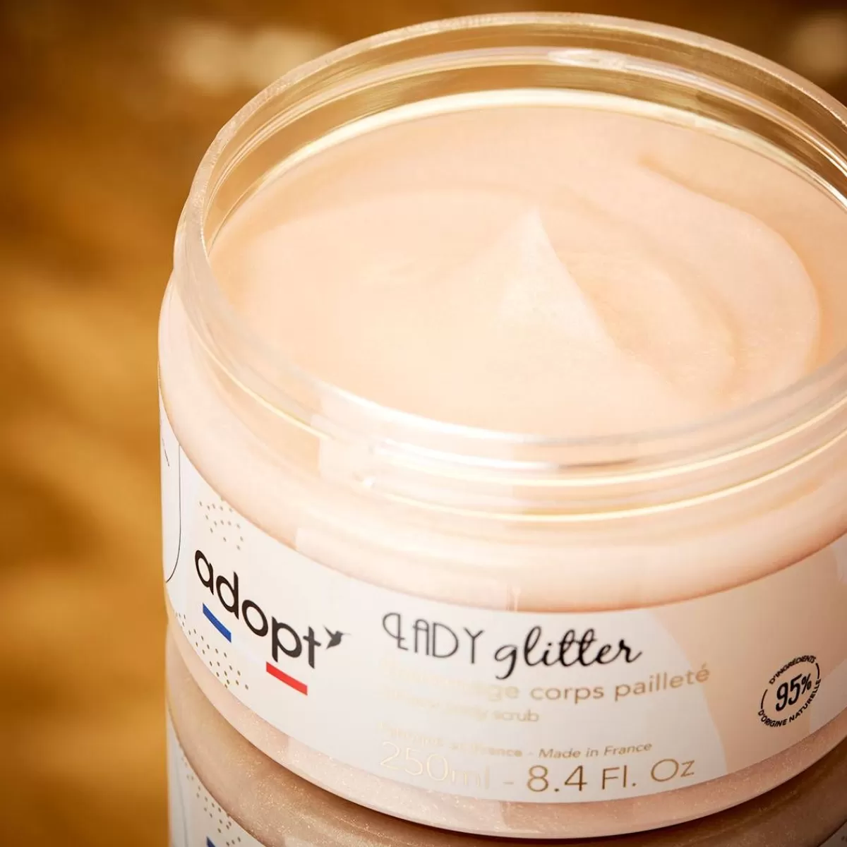 Adoptez Votre Nouvelle Compagne Étincelante ♡ Lady Glitter - Élégance Éblouissante pour Moments Féeriques 

(Alternative créative) : Compagnon Scintillant à Adopter : Lady Glitter, Complice de Tous Vos Moments Magiques