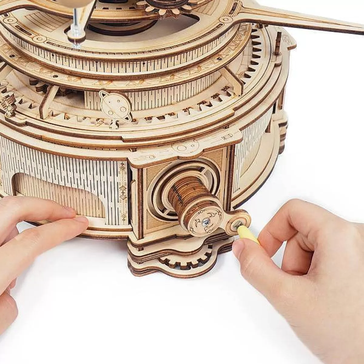 Découvrez le Kit de Construction 3D ROBOTIME : Système Solaire à Engrenages avec Offre Exclusive !