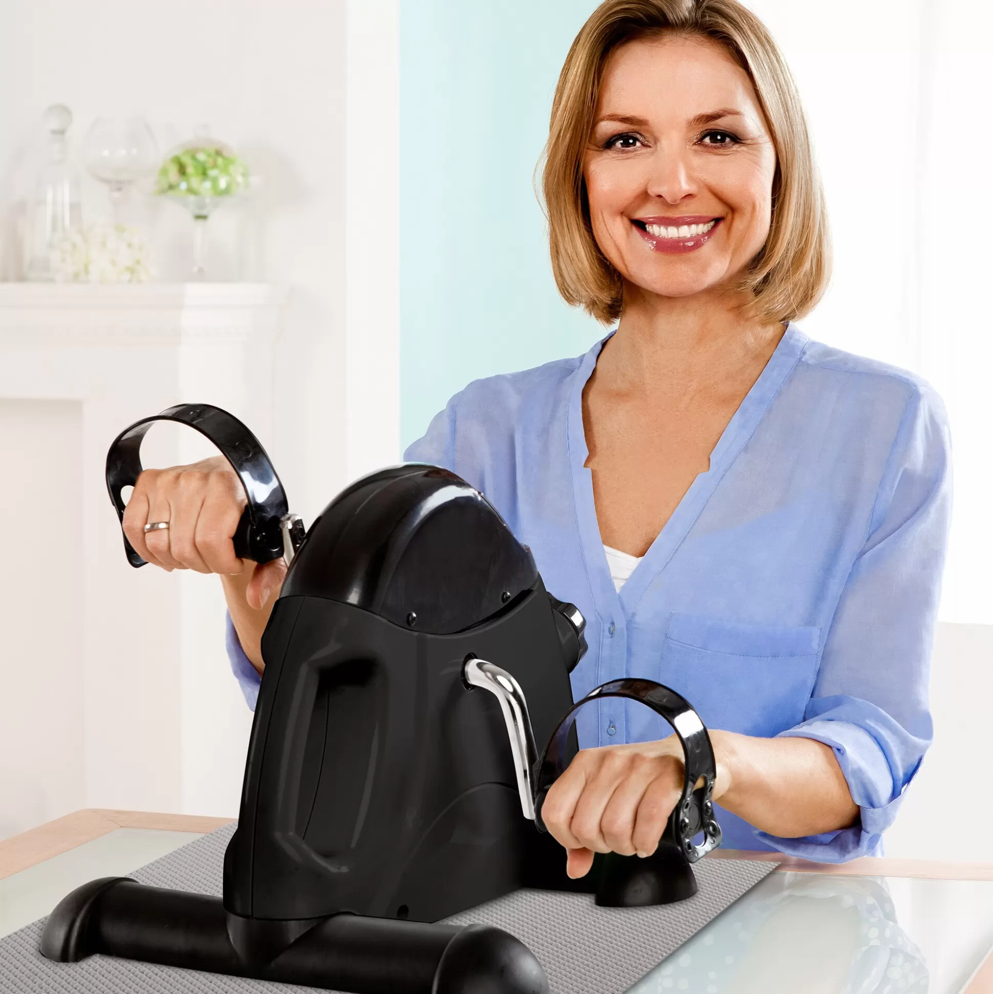 Vélo d'Appartement Compact Silencieux - Design Ergonomique pour Entraînement Doux 

Équipement Fitness Maison Miniature - Vélo Stationnaire Pliable avec Moniteur de Fréquence Cardiaque 

Home Trainer Minimaliste - Appareil d'Exercice Silencieux à Encombrement Réduit (Idéal pour Espaces Restreints)