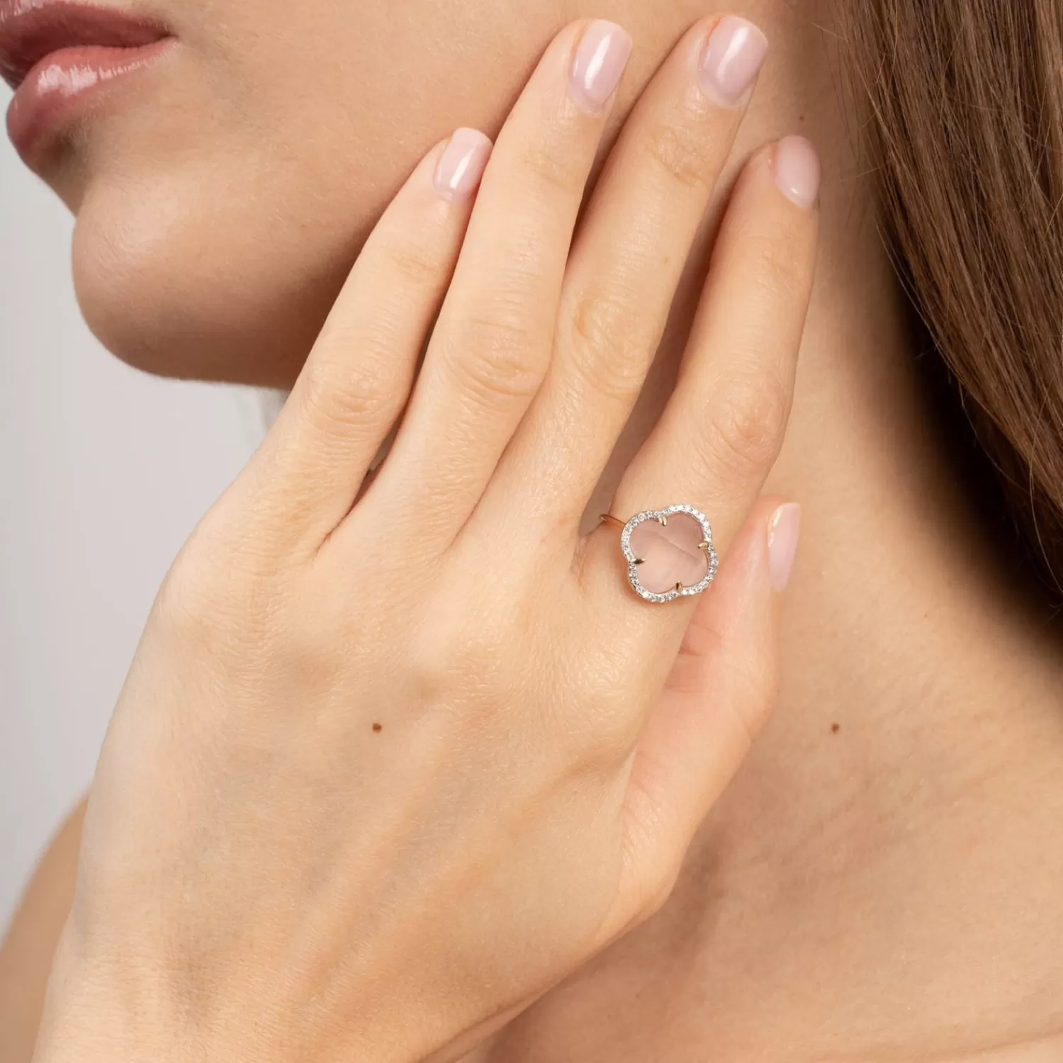Bague élégante en or rose 18 carats serti de quartz rose et diamants - Collection Morganne Bello par Alkemistry, actuellement en promotion