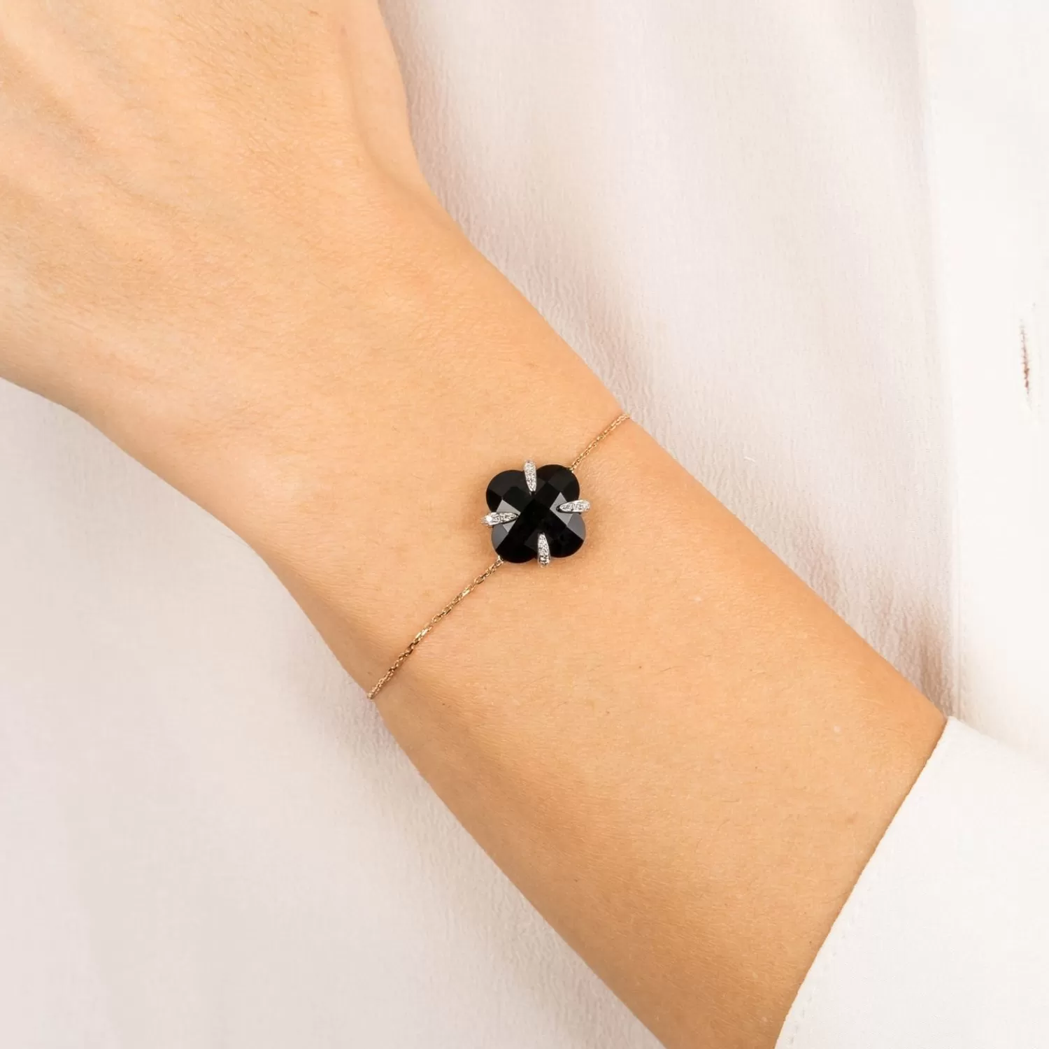 Bracelet Victoria en or rose 18 carats avec onyx noir et diamants - Création exclusive Morganne Bello | Promotion éclair chez Alkemistry