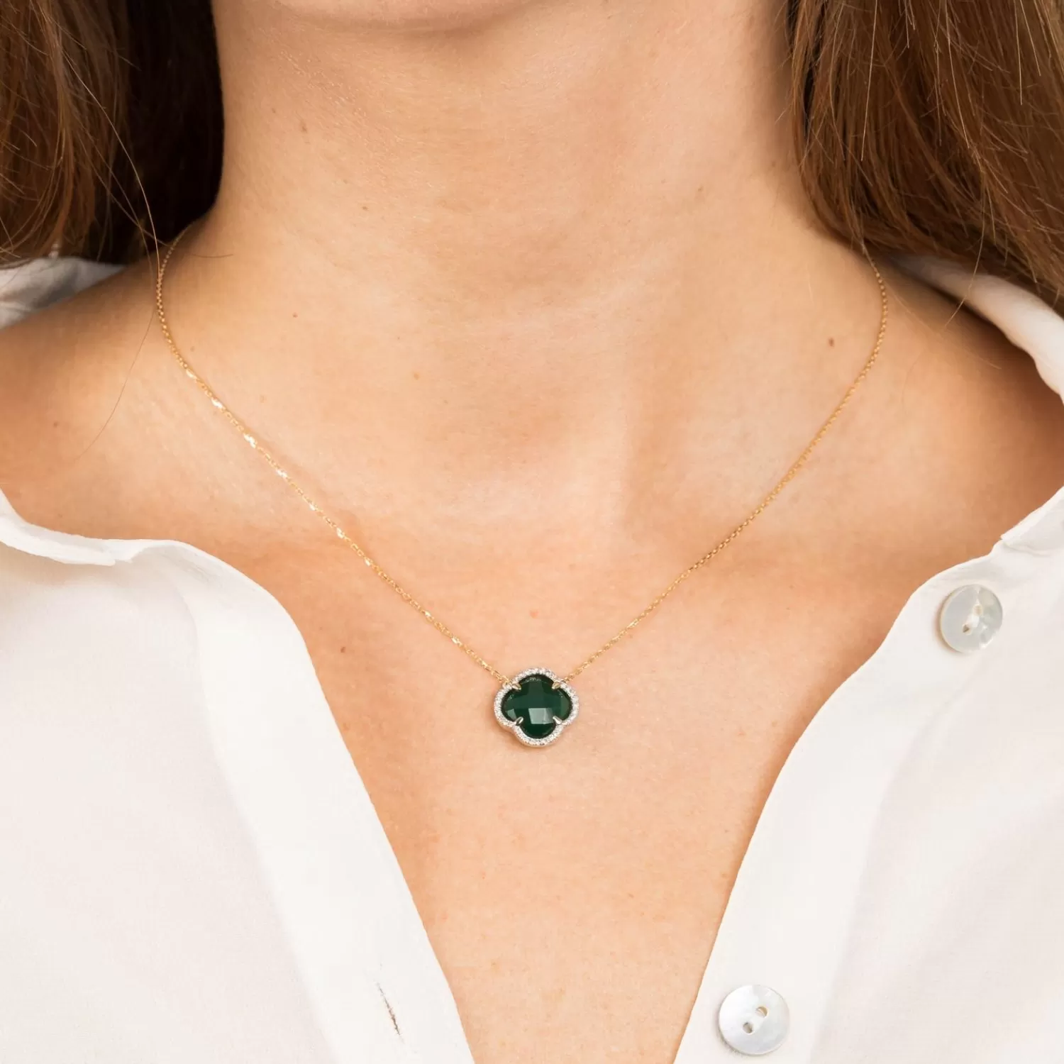 Collier élégant Morganne Bello en or jaune 18 carats, serti de diamants et d'agate verte - Pièce unique de la collection Victoria