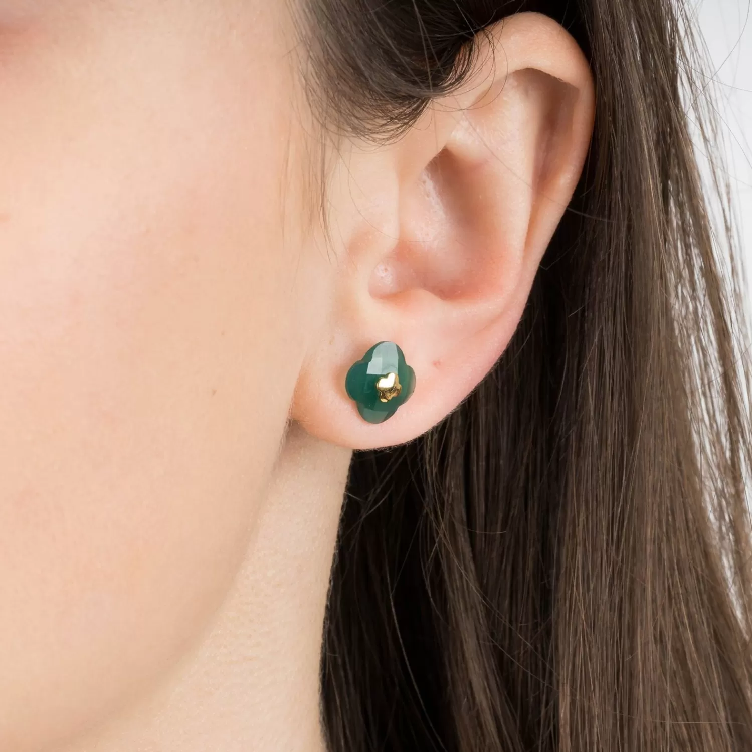 Boucles d'oreille élégantes en agate verte et or jaune 18 carats - Création exclusive Victoria Trèfle par Morganne Bello (Paire assortie)