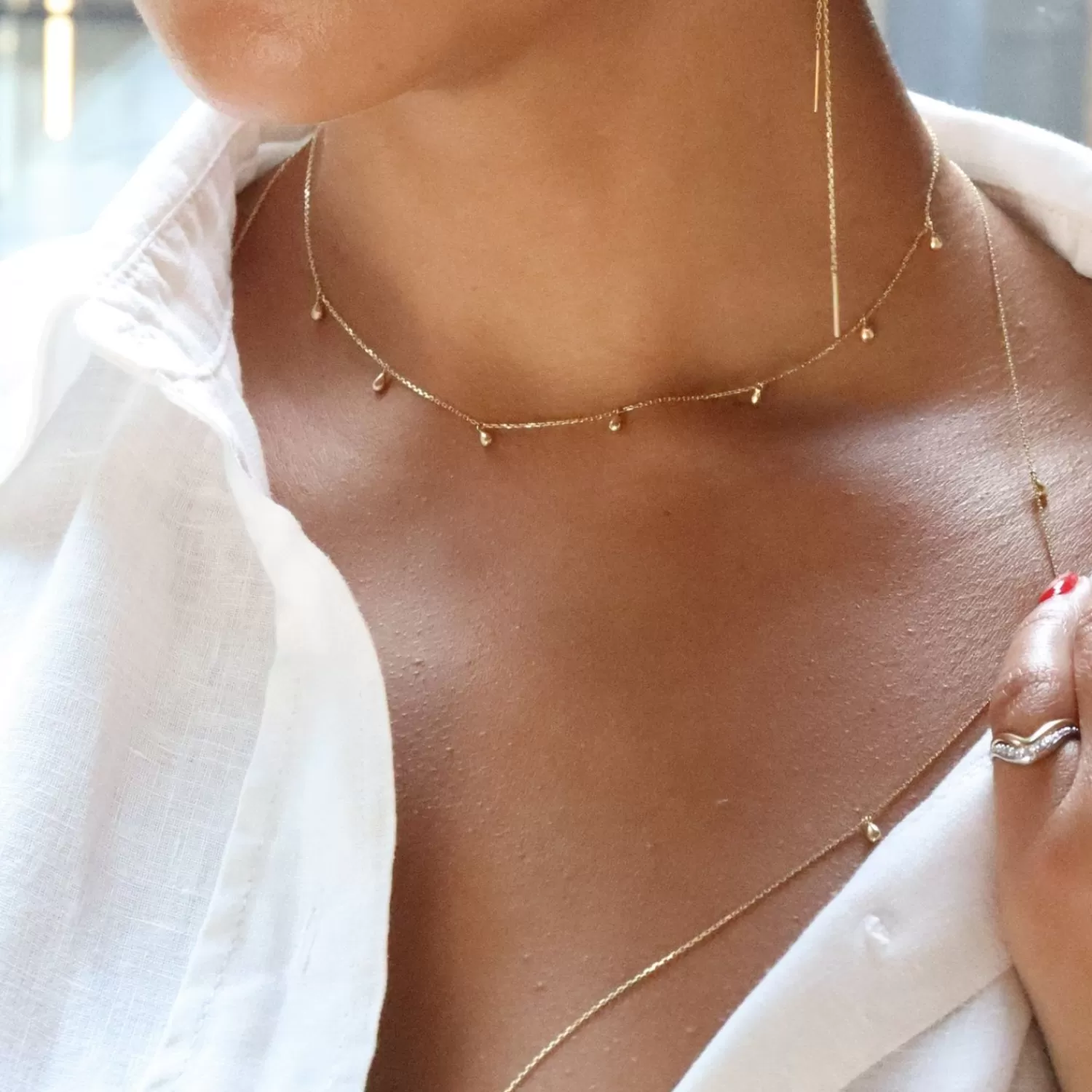 Soutien-gorge Bralette Lumineux en Or 18 Carats - Chaînes Délicates Iridescentes avec Perles en Forme de Larme, Éclat Naturel et Design Sensuel