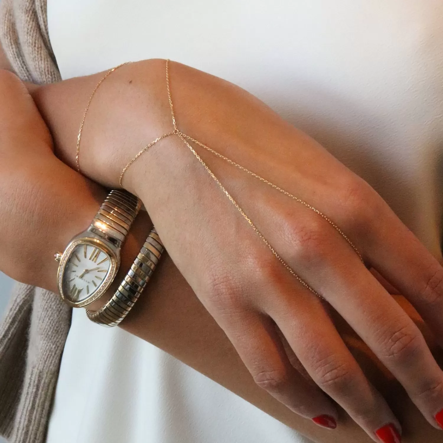 Bracelet Élégant Double Brin en Or 18 Carats - Reflets Nacrés & Lueurs Dorées | Collection Limitée