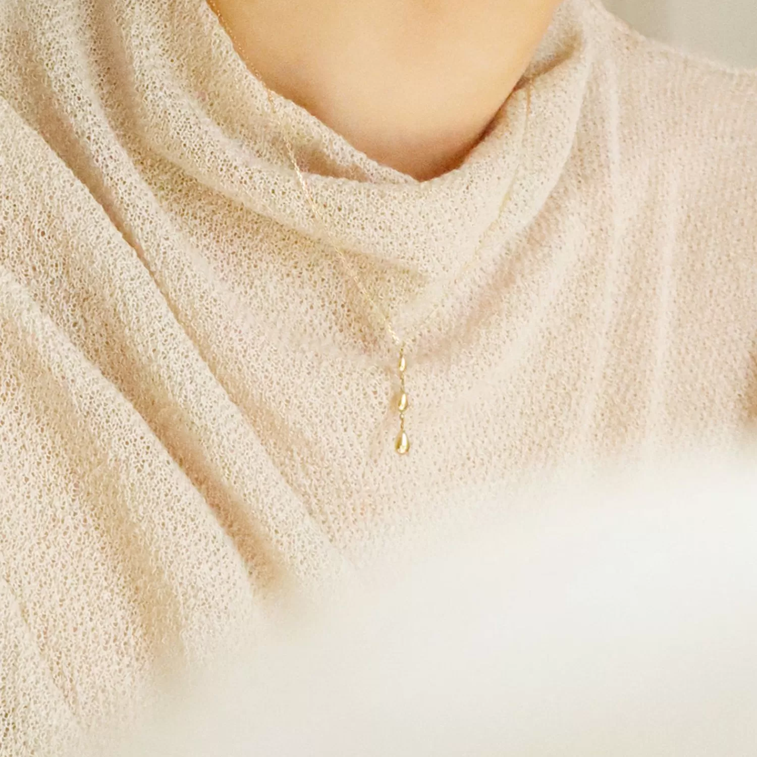 Collier Alkemistry Nuancé - Or 18 carats avec pendeloque poire dégradée à reflets nacrés | Pièce tendance été