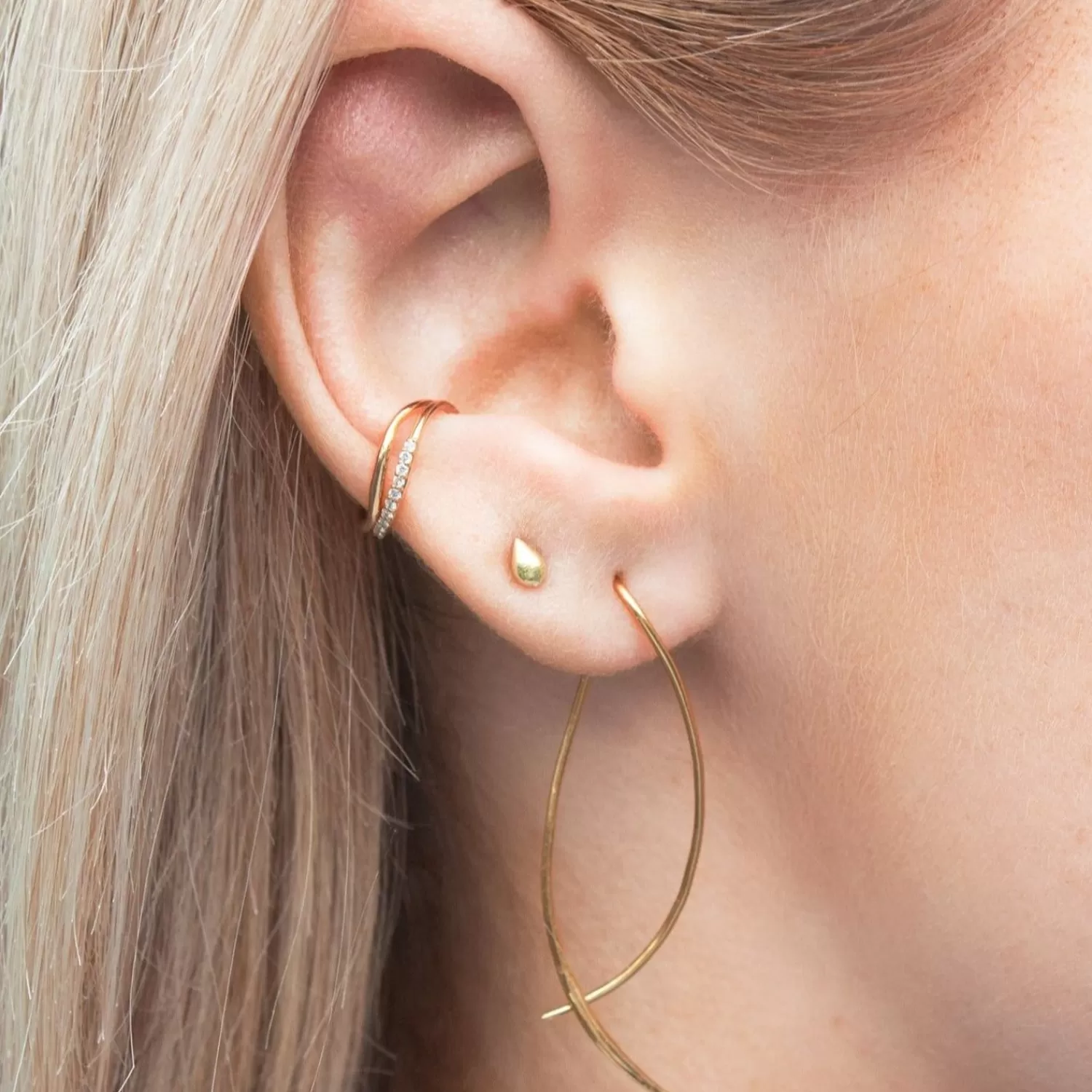 Boucles d'oreilles clous poire en or 18 carats - Perles nacrées lumineuses Alkemistry (Édition limitée)