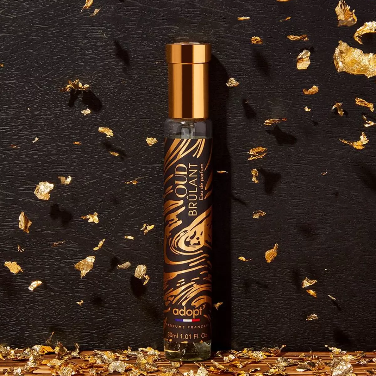 Laissez-vous envoûter par Oud Flamboyant - Essence Rare aux Accords de Bois Éternels