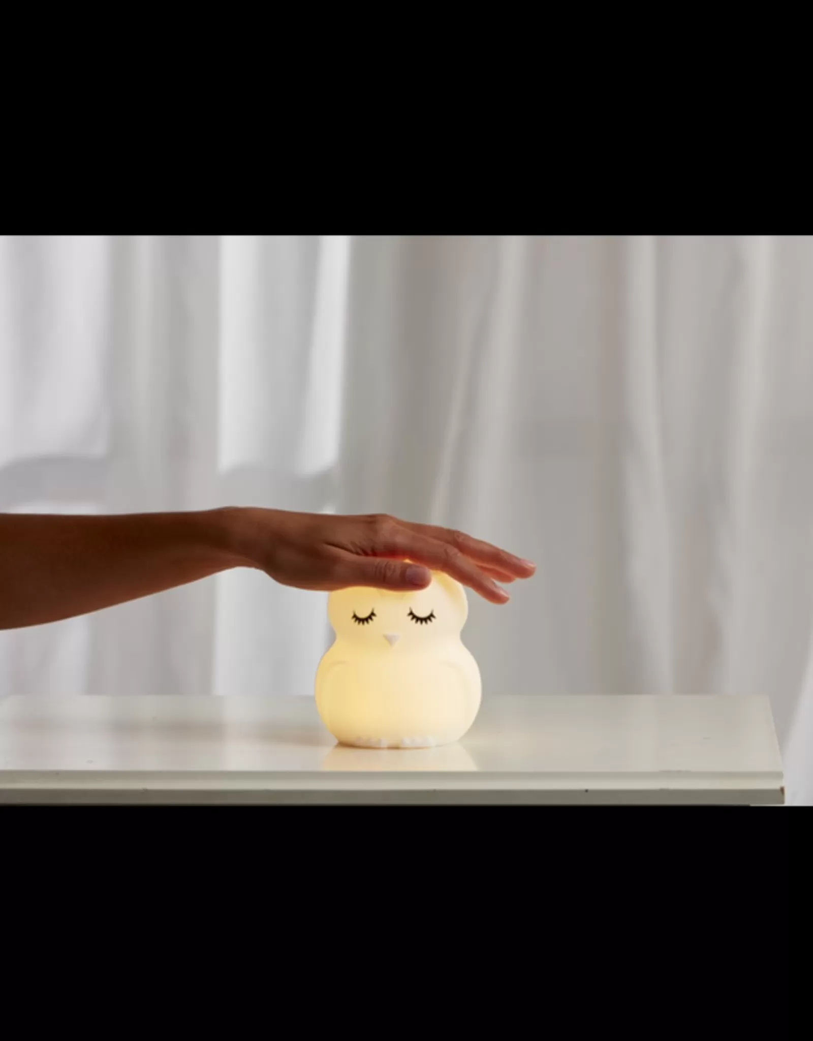 Veilleuse Chouette en Silicone Souple - Lumière Apaisante pour Chambres d'Enfants (Marque Ganz) 

Lampe de Nuit Design Hibou - Éclairage Doux et Sécurisé en Silicone Flexible (Collection Ganz)

Veilleuse Nocturne Chouette Mignonne - Silicone Anti-Choc avec Éclairage Tamisé - Idéale Nurserie et Déco