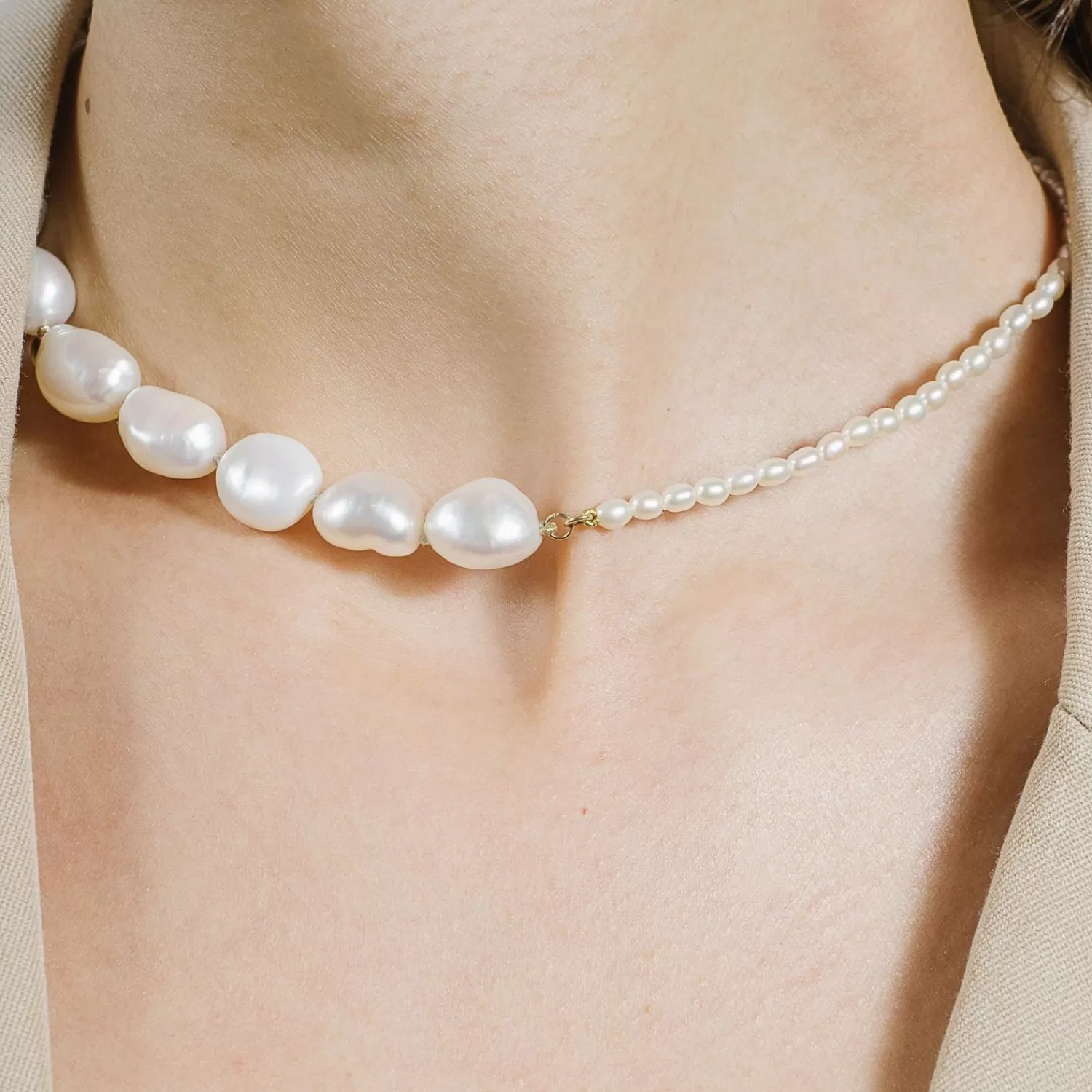 Collier Alkemistry Poppy Finch en or jaune 14 carats - Perles asymétriques - Promotion éclair exclusive ✨  

Pièce unique alliant élégance et originalité : un savant mélange de perles délicates et généreuses sur une chaîne en or jaune 14ct. Collection éphémère - Stocks limités.