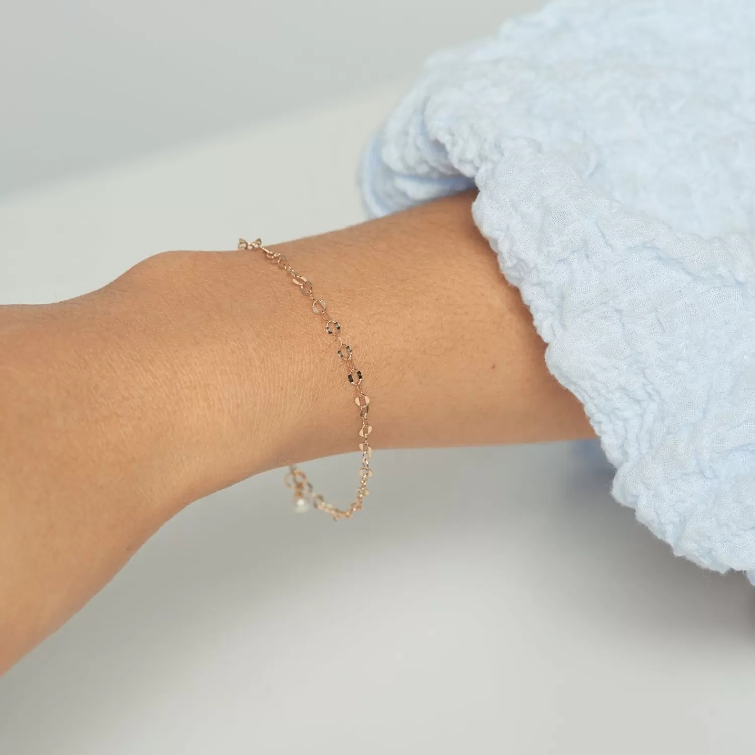 Bracelet Élégant en Or Jaune 14 Carats - Design Ovale Miroitant Poppy Finch par Alkemistry - Collection Exclusive