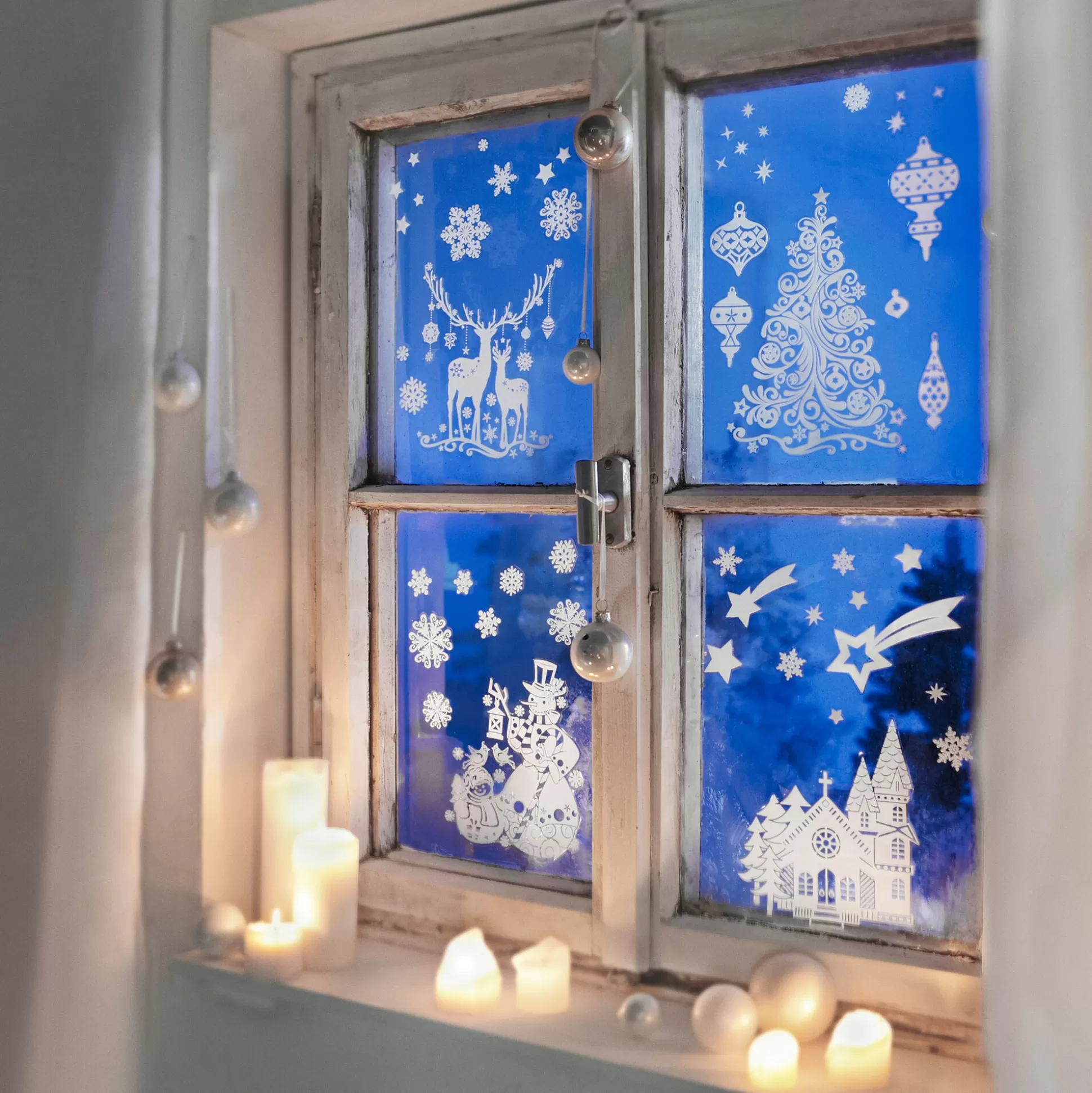 Décorations féeriques pour vitrines de Noël - Créations uniques pour illuminer vos fêtes