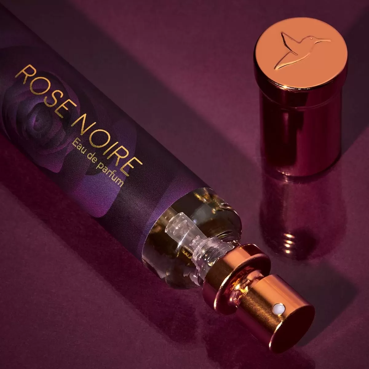 Élégance Noire Absolue : Édition Collector Limitée de la Rose Mystérieuse