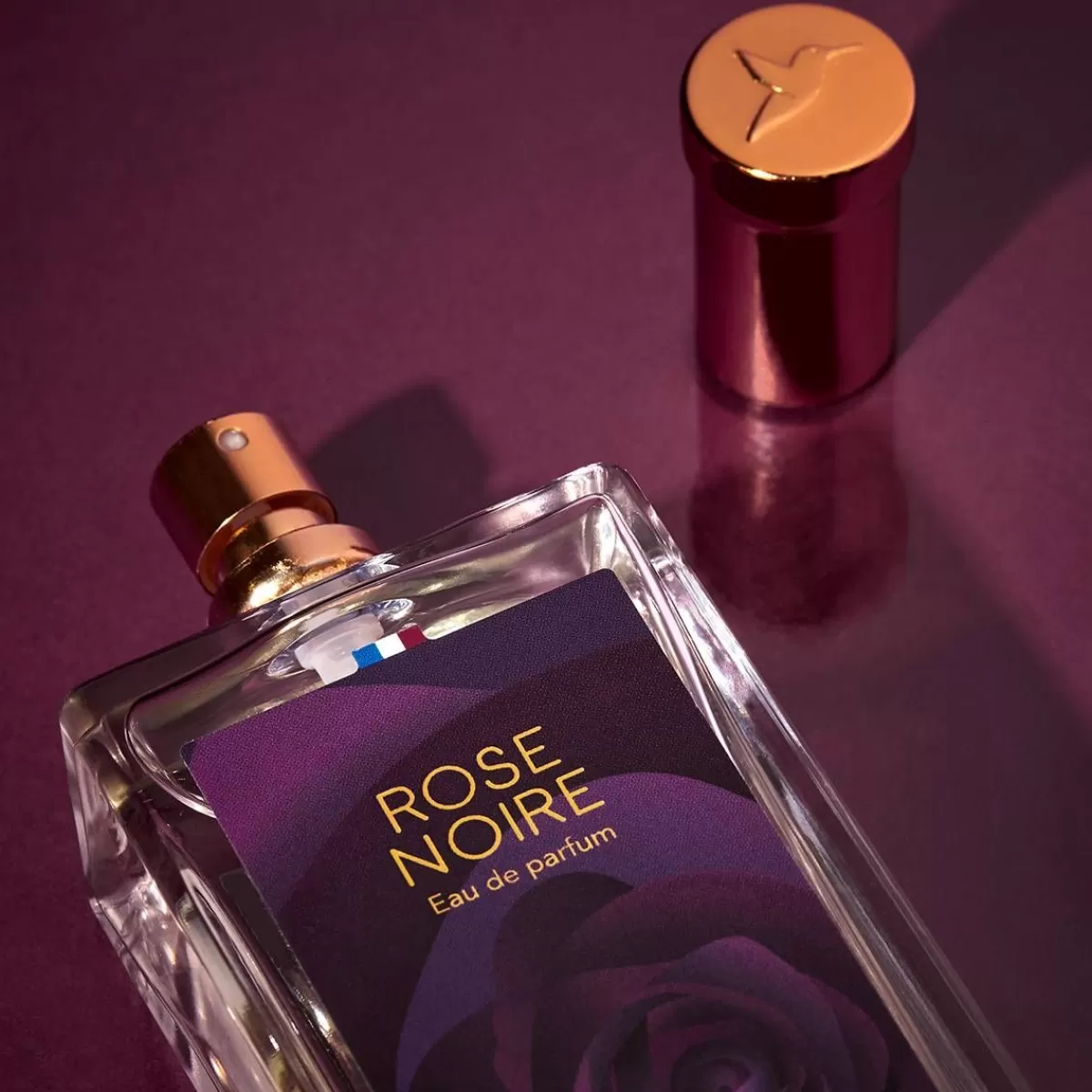 Élégance Noire Absolue : Édition Collector Limitée de la Rose Mystérieuse