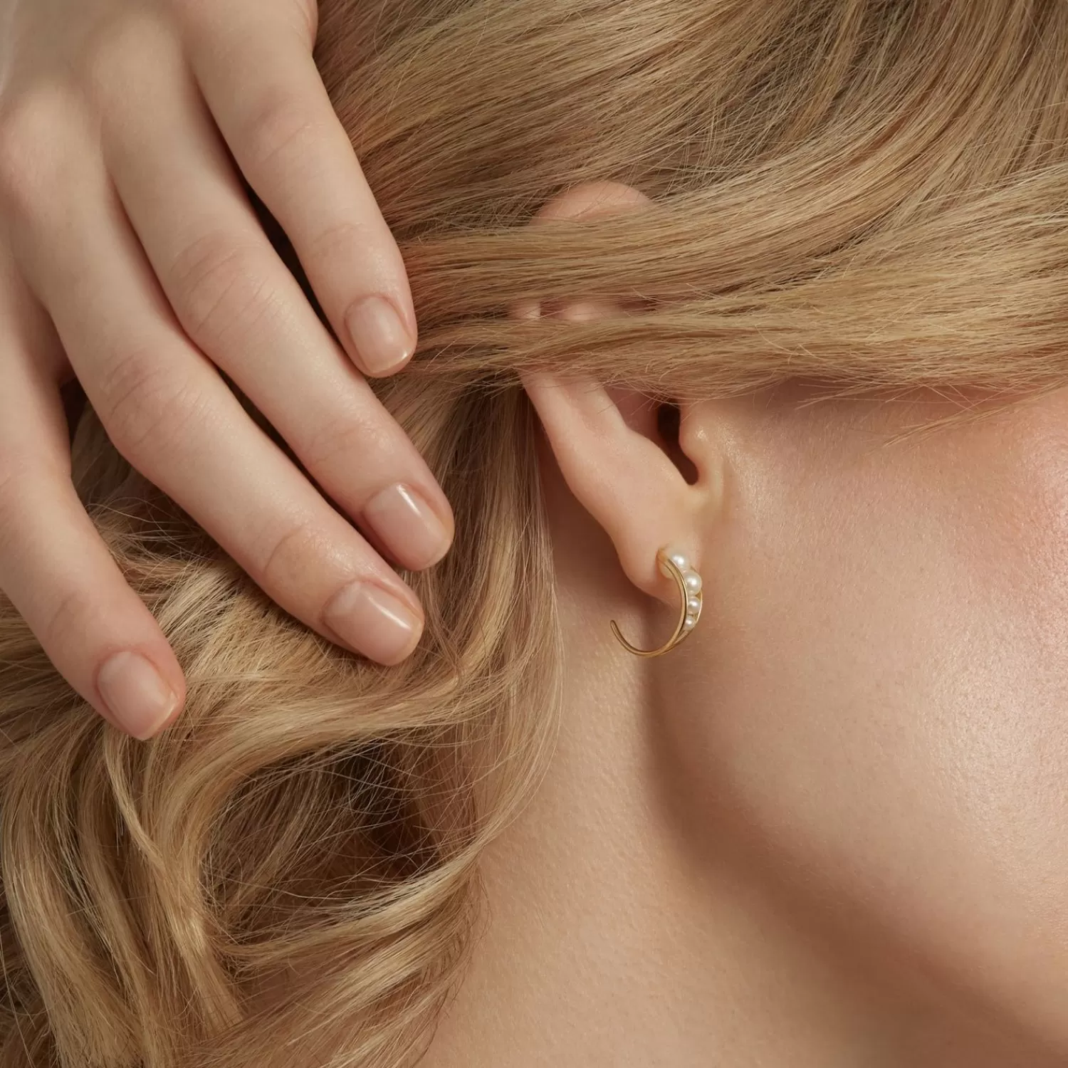 Boucles d'oreilles Alkemistry Ruifier en or jaune 18 carats - Gouttes de rosée matinale avec 8 perles nacrées (Paire) - Promotion exclusive