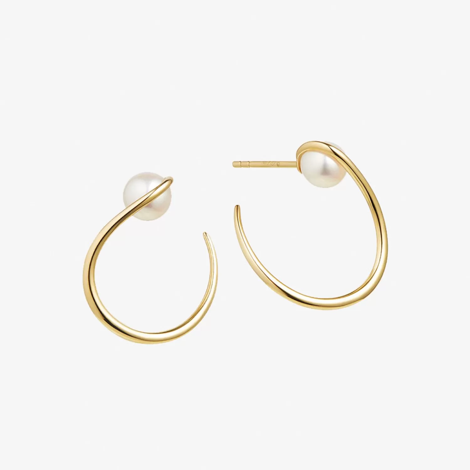 Boucles d'oreilles cerclées en or jaune 18 carats, ornées de perles Akoya et inspirées par la rosée matinale - Paire
