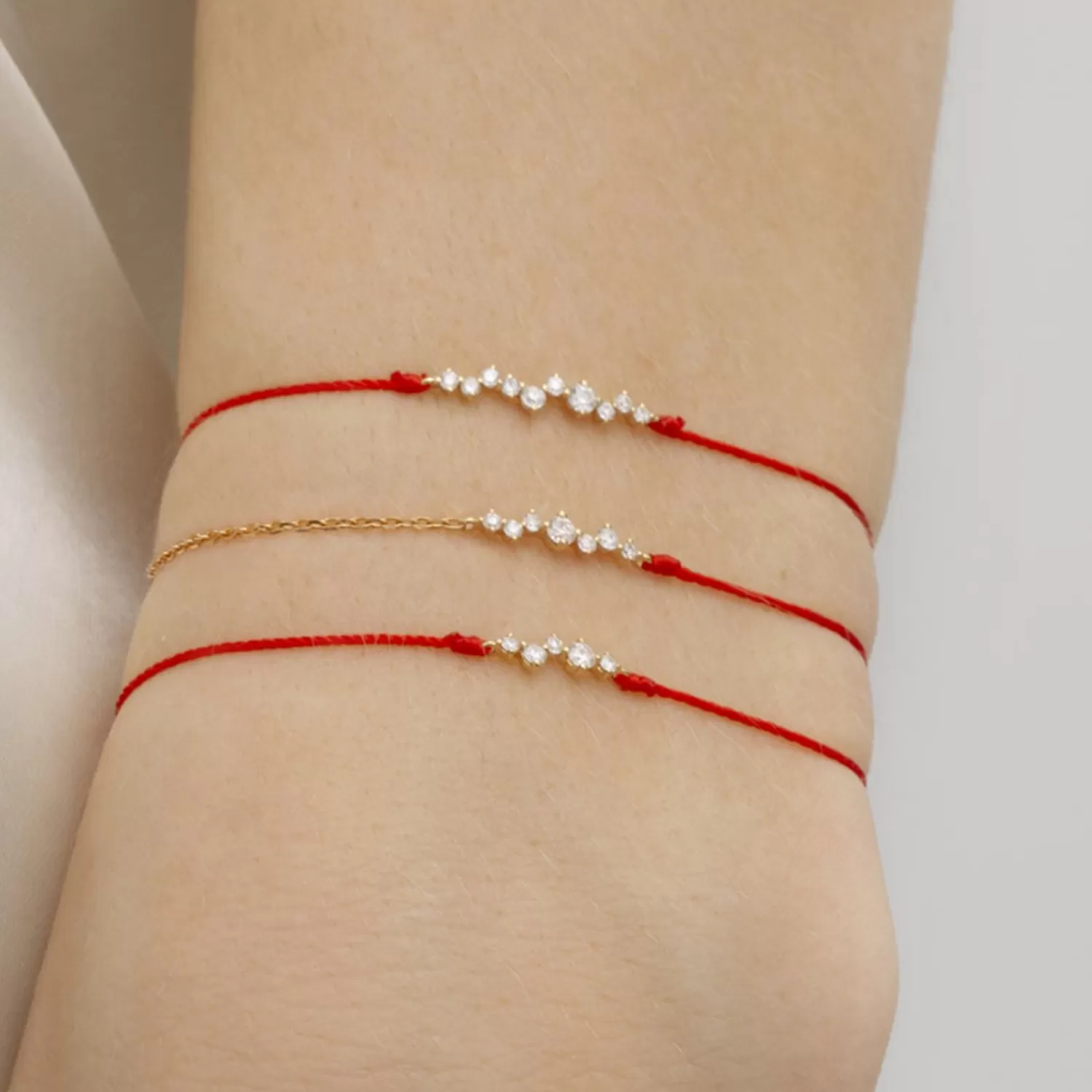 Bracelet en or jaune 18 carats scintillant avec 10 diamants et cordon rouge - Édition exclusive Scintilla Deca Ray par Alkemistry Ruifier