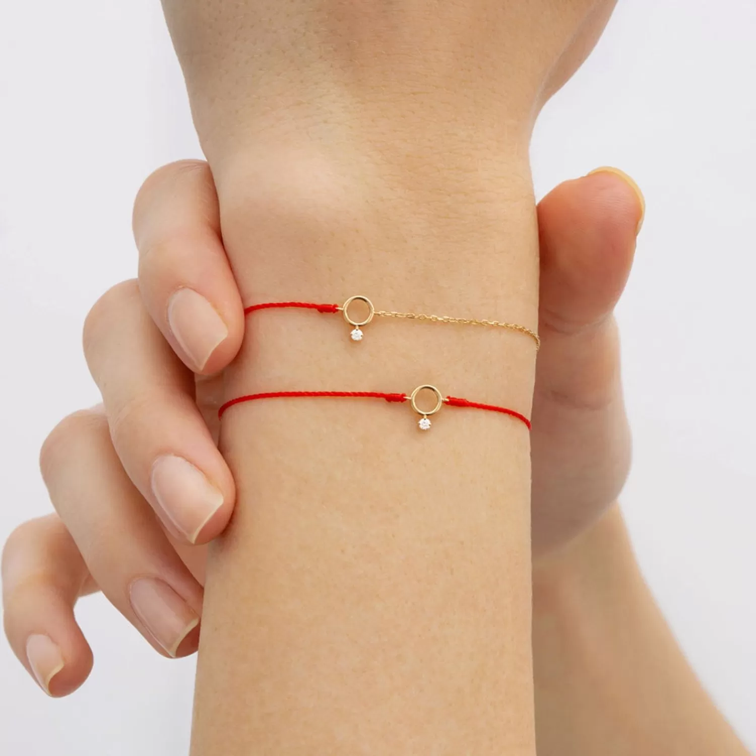 Bracelet Alkemistry Ruifier en or jaune 18 carats - Chaîne scintillante Polaris ornée d'un orbe étincelant, pièce unique de joaillerie contemporaine