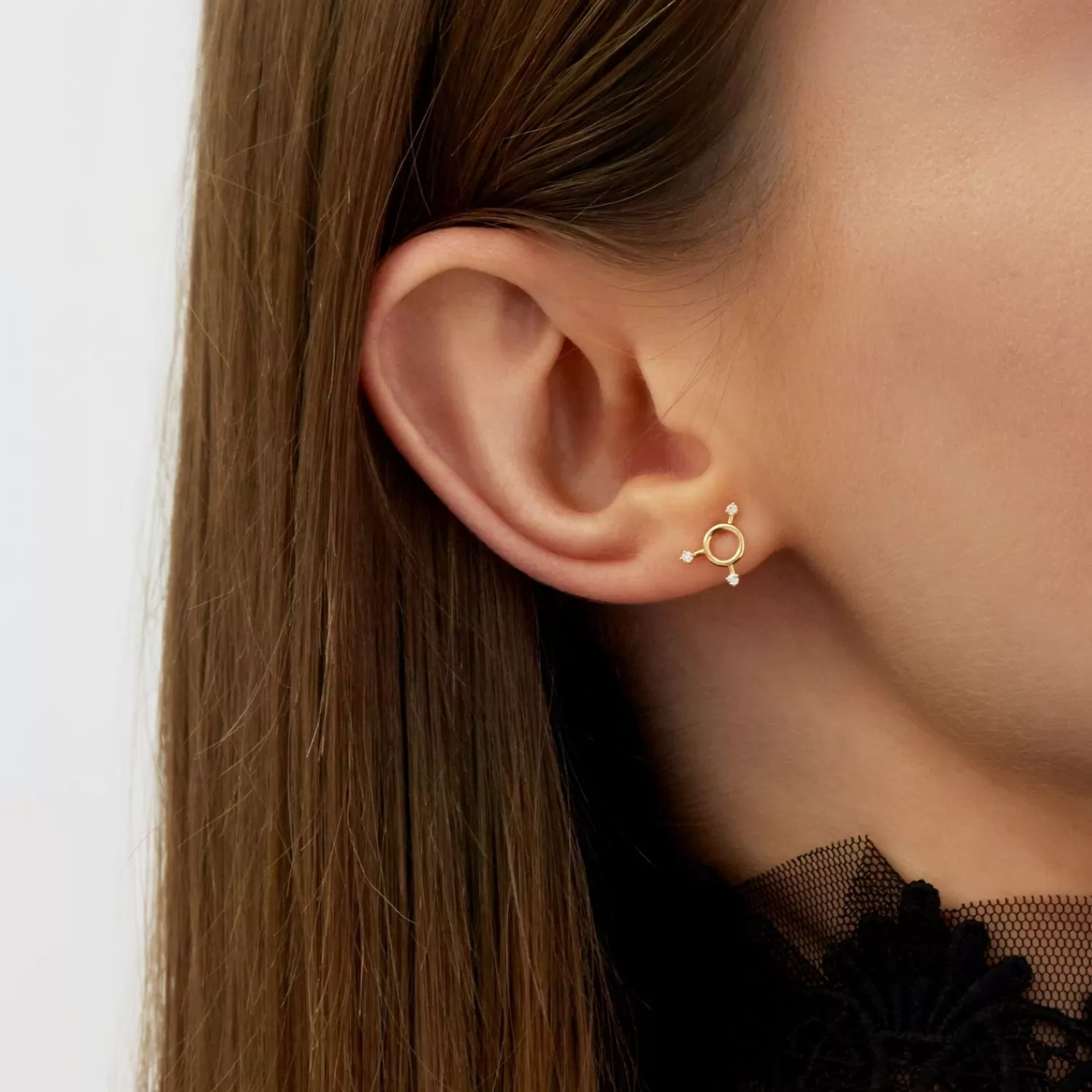 Boucles d'oreilles cloutées or jaune 18 carats avec 3 diamants scintillants - Collection Scintilla Sol Orb par Alkemistry Ruifier - Pièce unique en déstockage exclusif