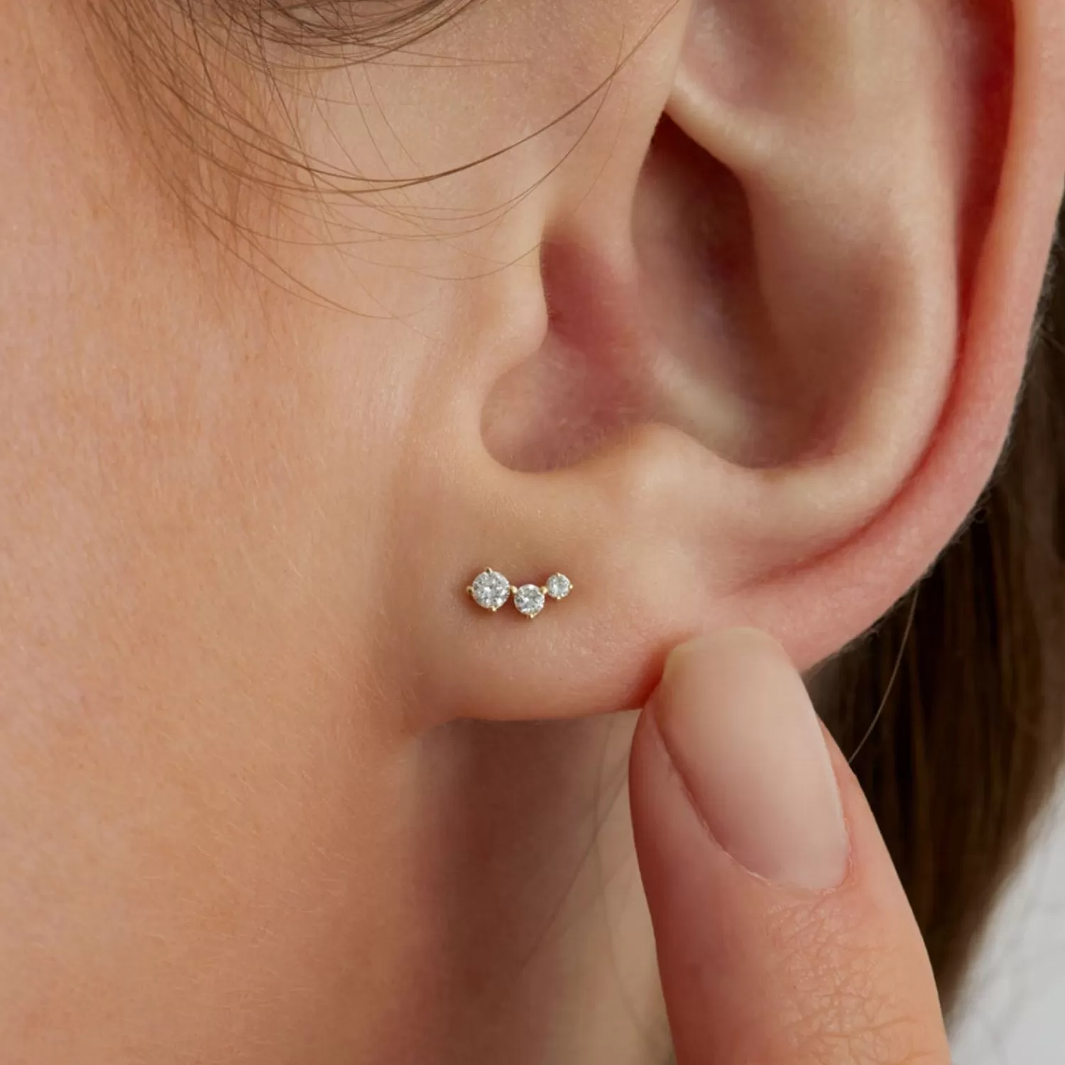 Boucles d'oreilles diamant scintillant en or jaune 18 carats - Collection Trio Ray par Alkemistry Ruifier (Pièce unique) - Élégance intemporelle à prix doux