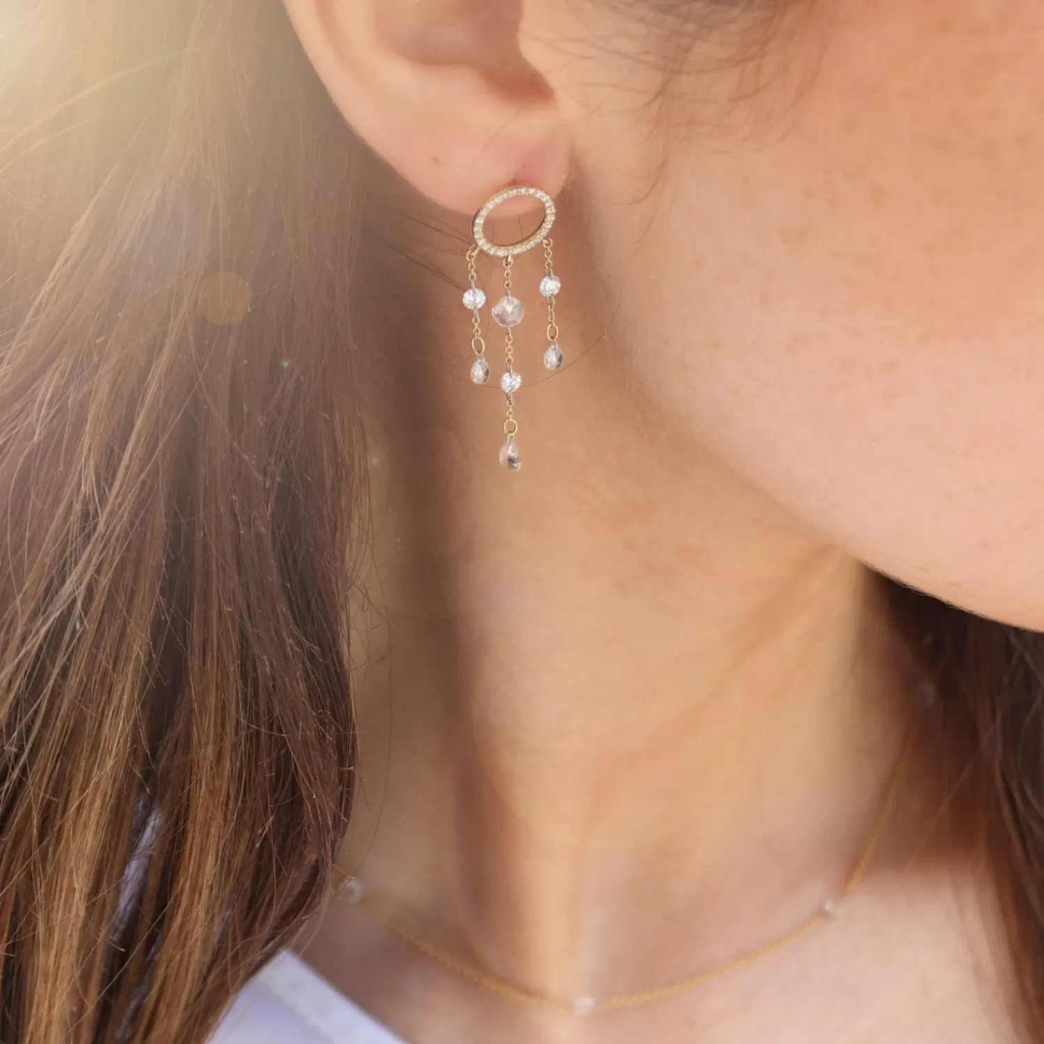 Boucles d'Oreilles Chandelier Étoilées - Or 18 Carats avec Pavé de Diamants | Collection Attrape-Lumière Alkemistry