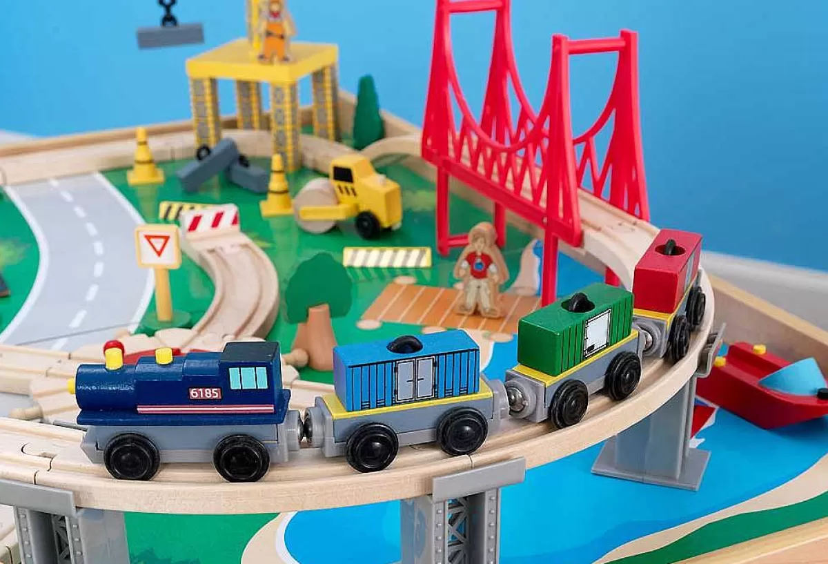 Plateau Découverte Kidkraft avec Circuit Ferroviaire Électrique, Cascade Montagneuse Interactive et Éléments Ludiques - Style Moderne