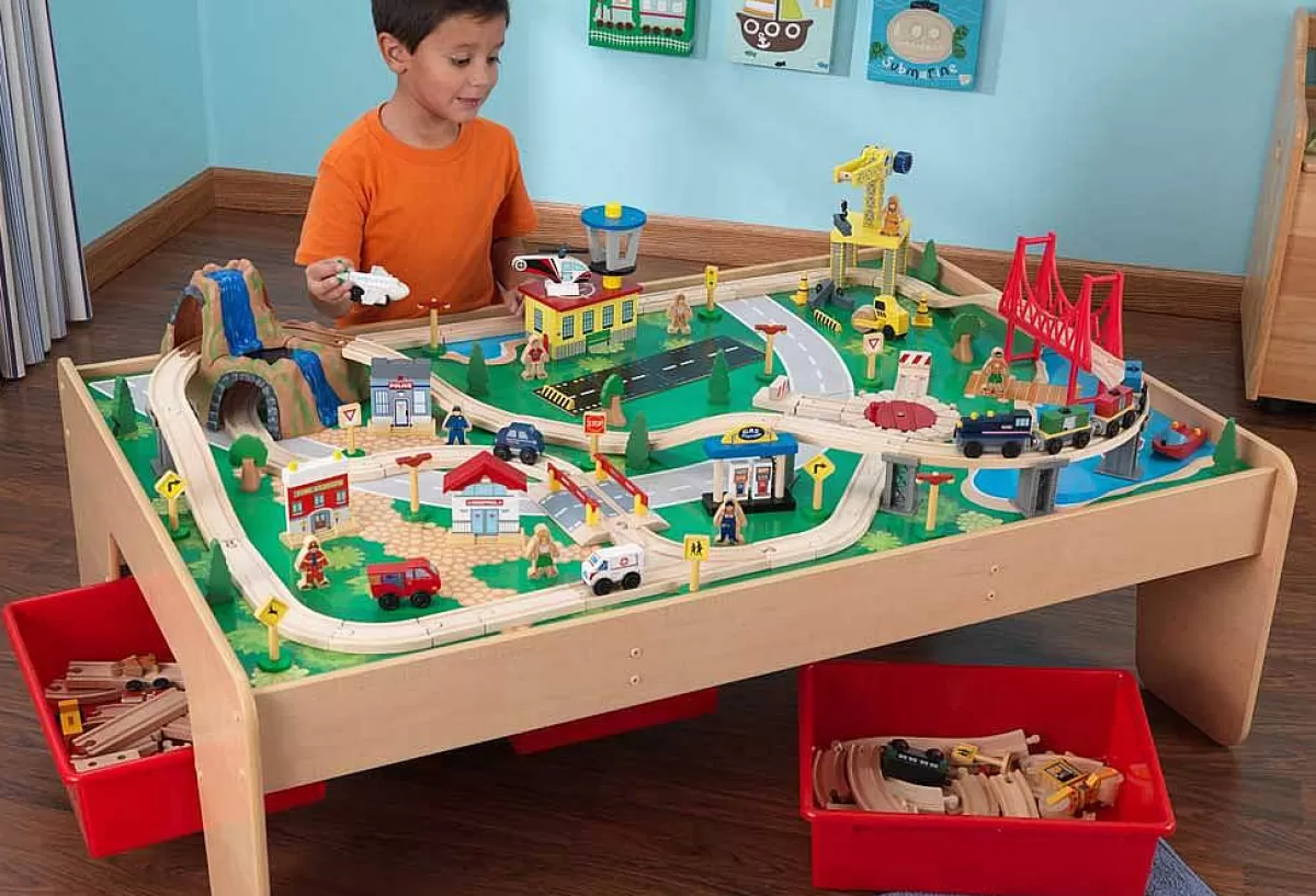 Plateau Découverte Kidkraft avec Circuit Ferroviaire Électrique, Cascade Montagneuse Interactive et Éléments Ludiques - Style Moderne